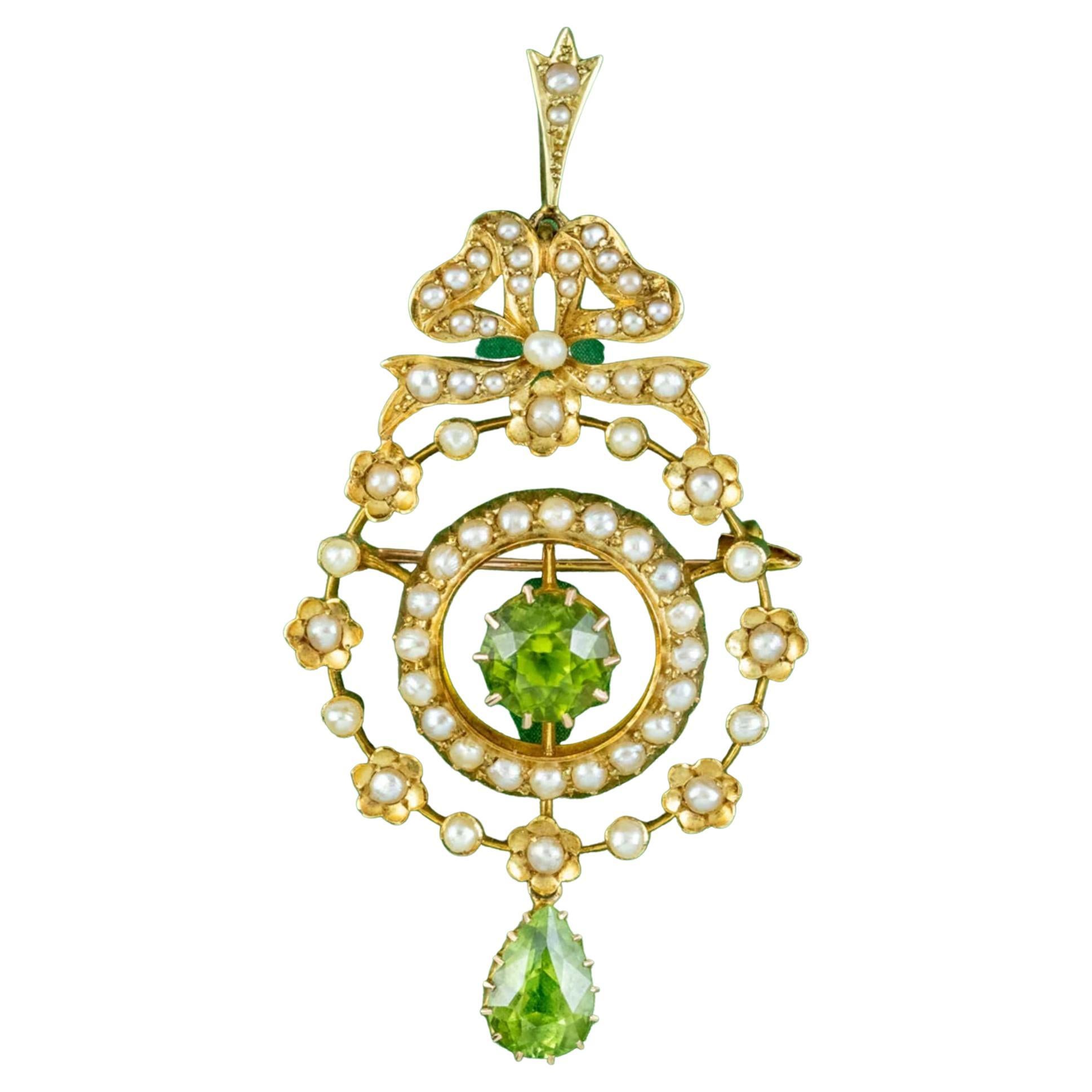 Antique Edwardian Peridot Pearl Pendant in 15ct Gold, circa 1901-1915 For Sale