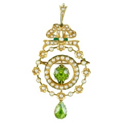 Antique Edwardian Peridot Pearl Pendant in 15ct Gold, circa 1901-1915