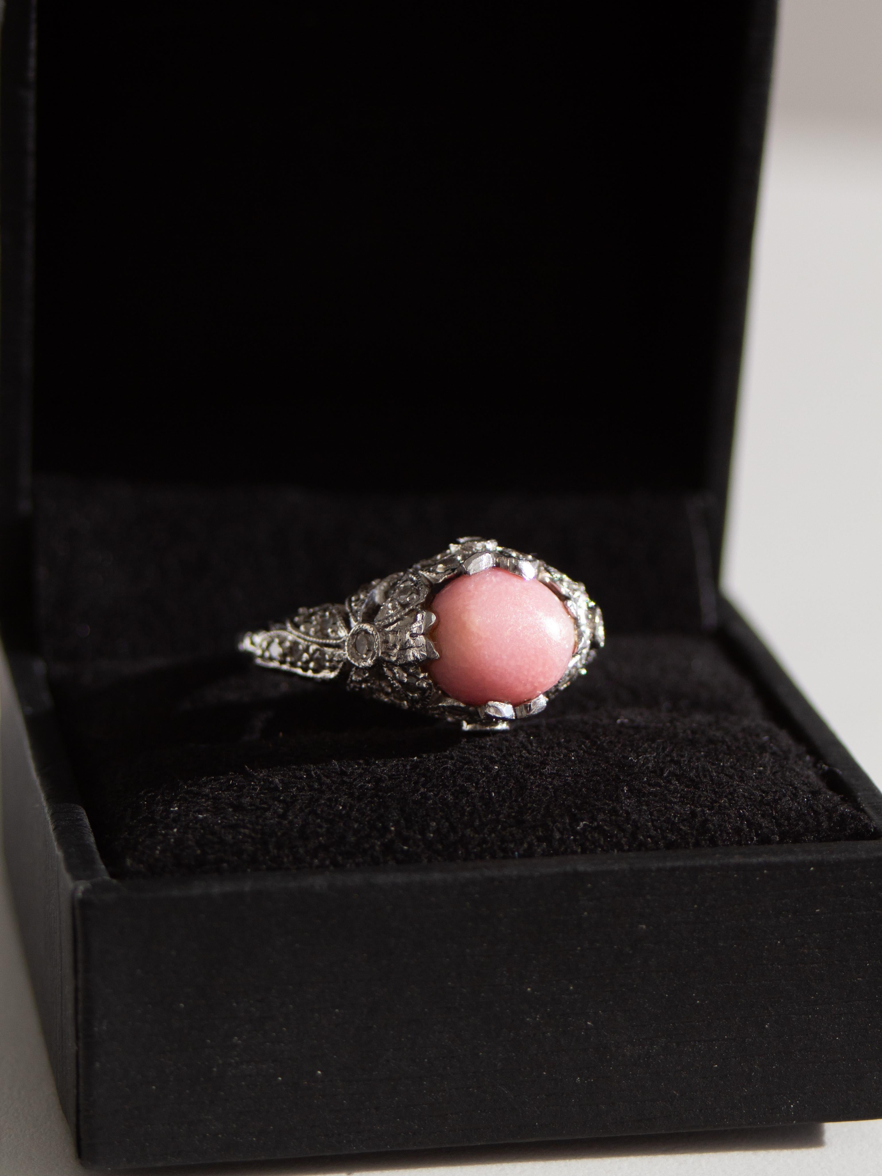 Antique Edwardian Pink Flame Conch Pearl Platinum PT900 Bow Diamond Ring 6.25 In Good Condition For Sale In Jersey City, NJ