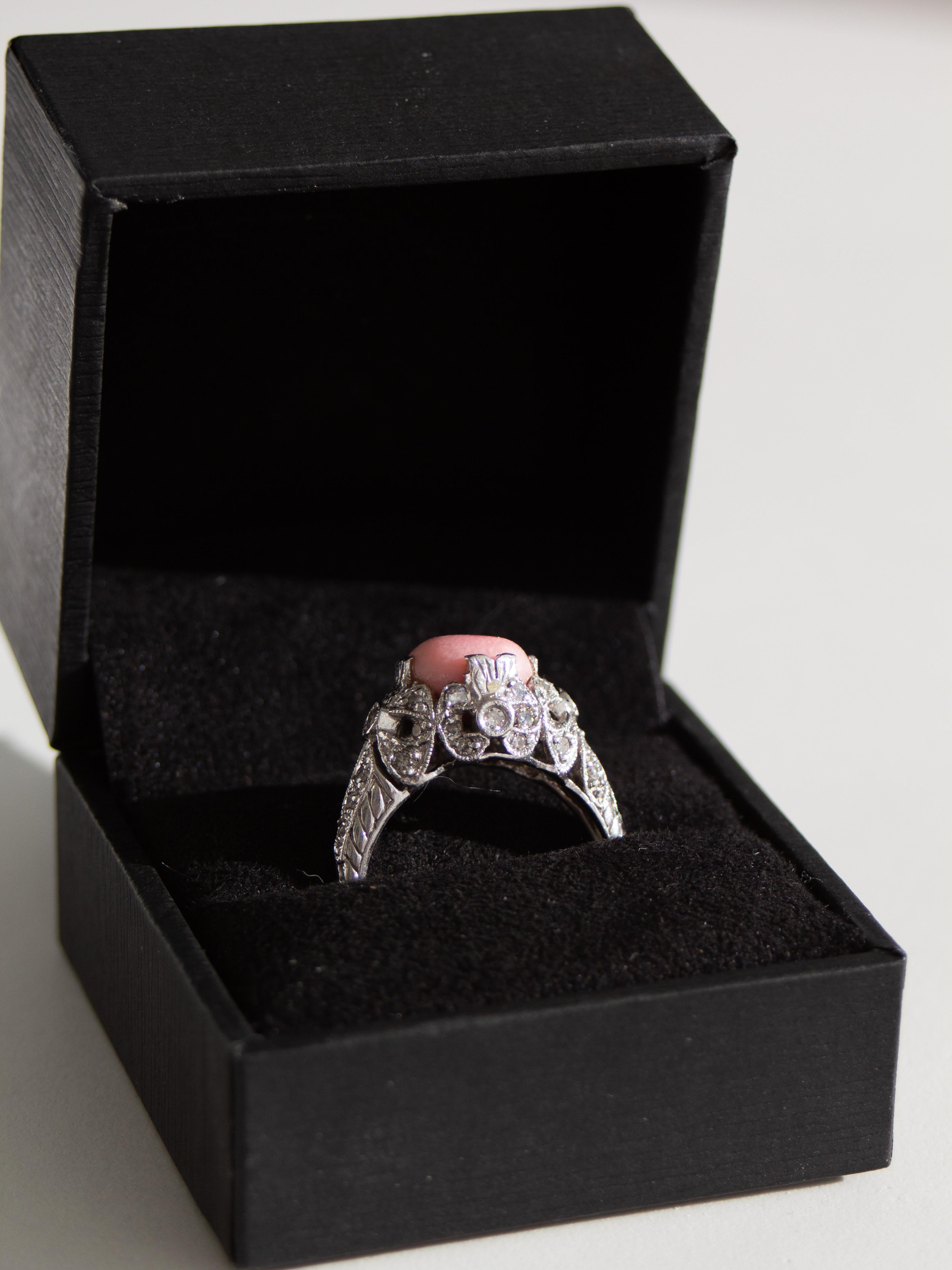 Women's Antique Edwardian Pink Flame Conch Pearl Platinum PT900 Bow Diamond Ring 6.25 For Sale