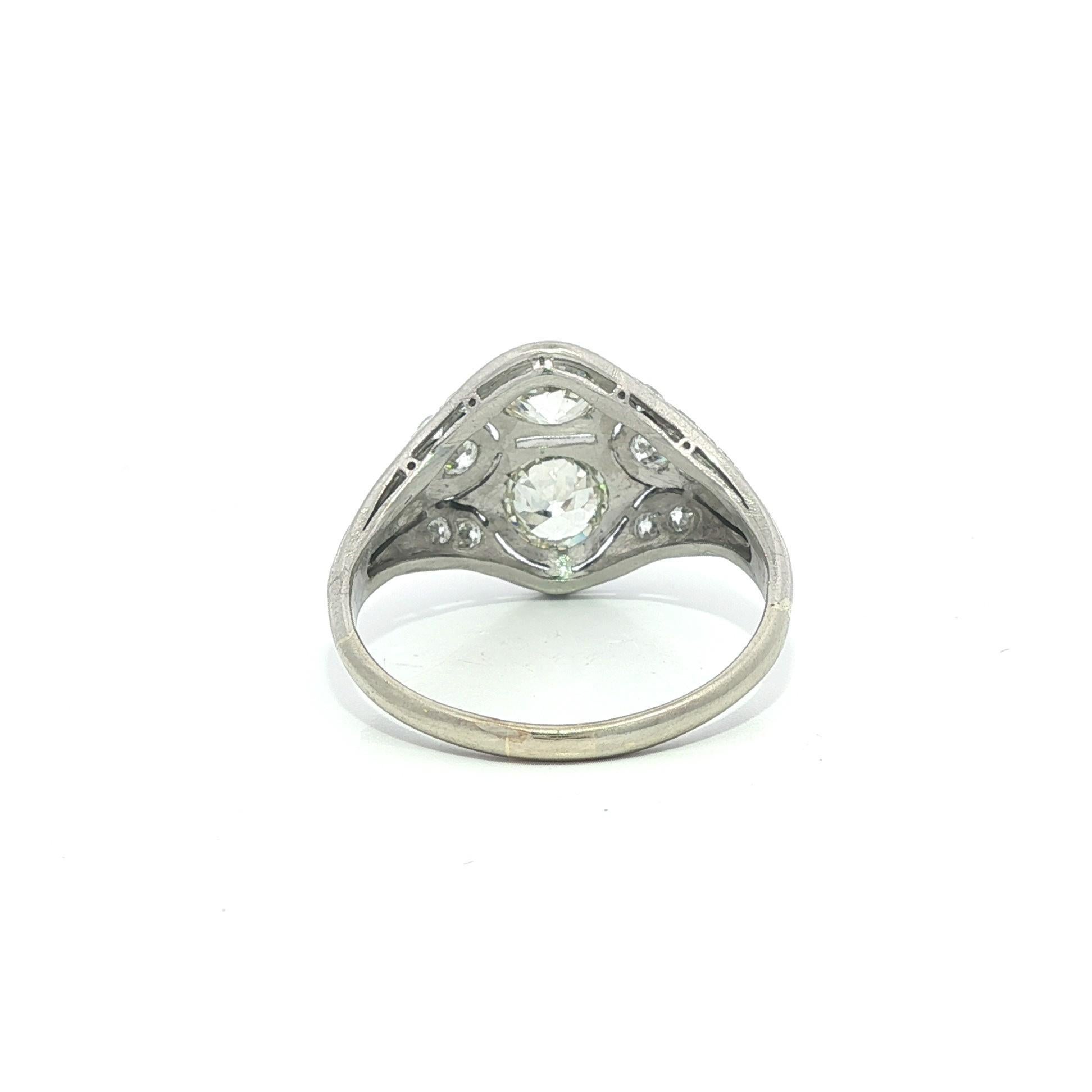 Bague ancienne de style édouardien en platine 1.25ctw Old Cut Dual Diamond Low Profile en vente 7