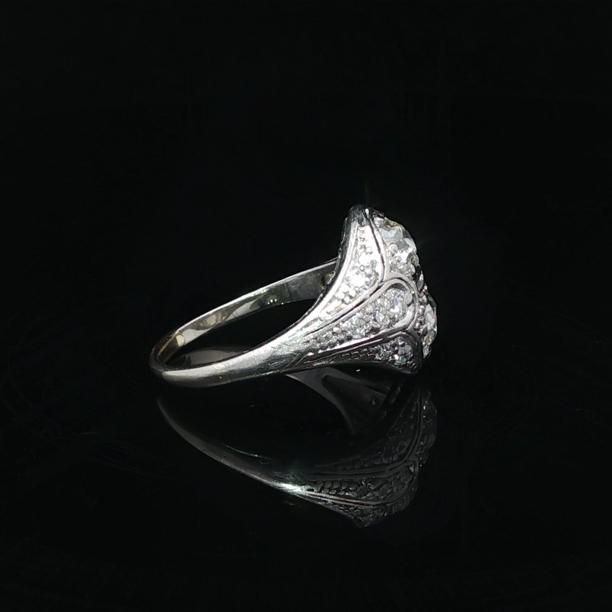 Bague ancienne de style édouardien en platine 1.25ctw Old Cut Dual Diamond Low Profile en vente 1