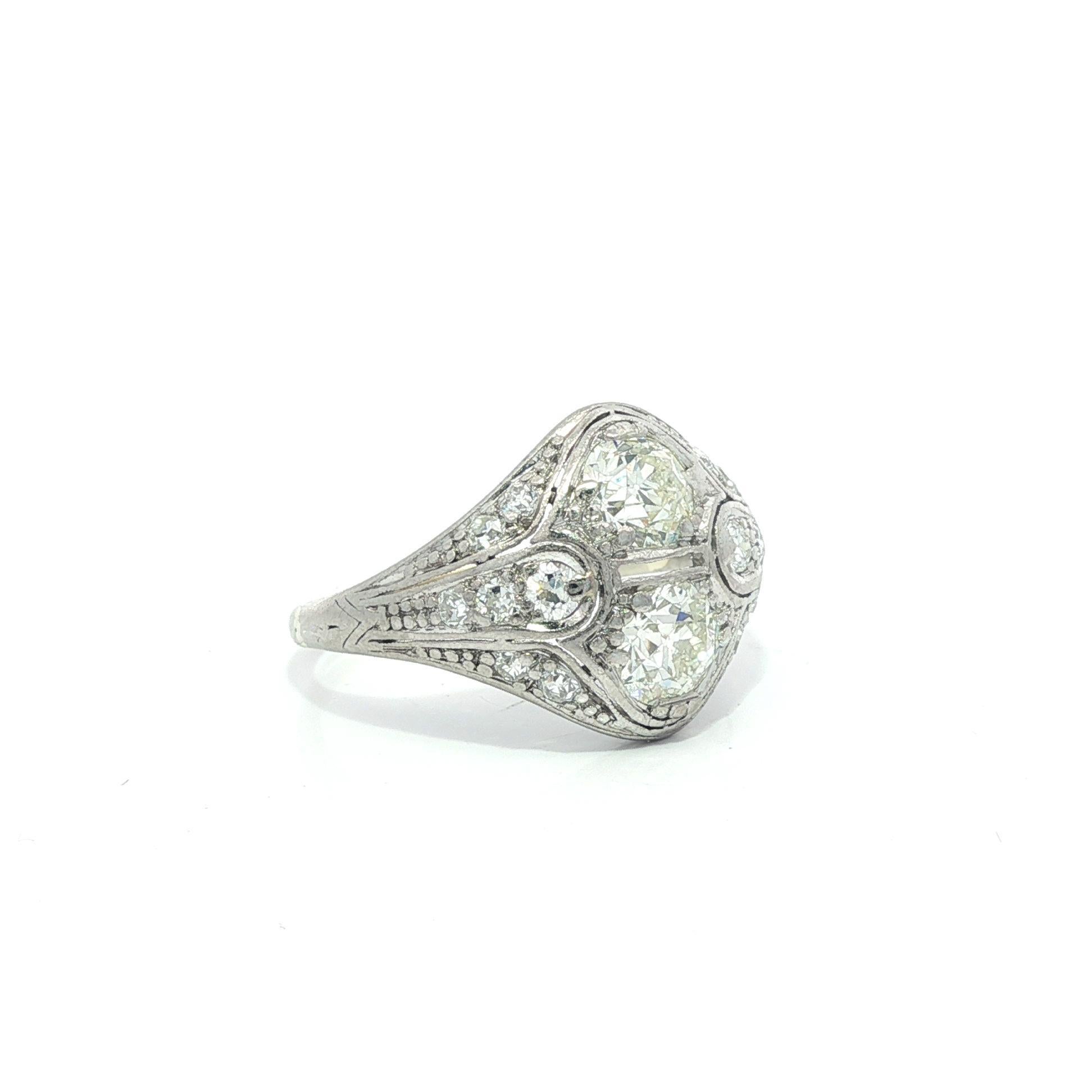 Bague ancienne de style édouardien en platine 1.25ctw Old Cut Dual Diamond Low Profile en vente 3