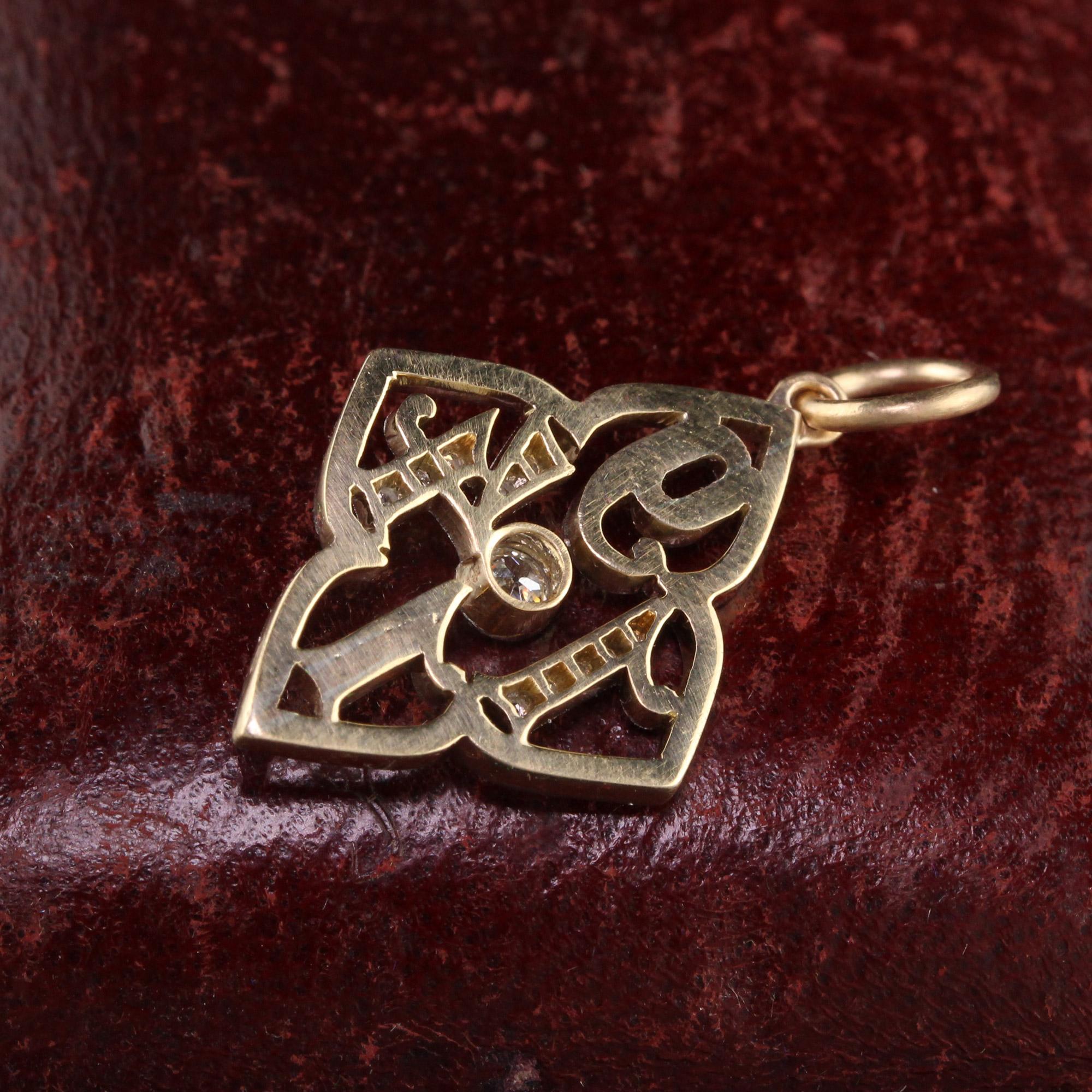 Pendentif édouardien ancien en platine et or jaune 18 carats à breloque de date 1914 Unisexe en vente