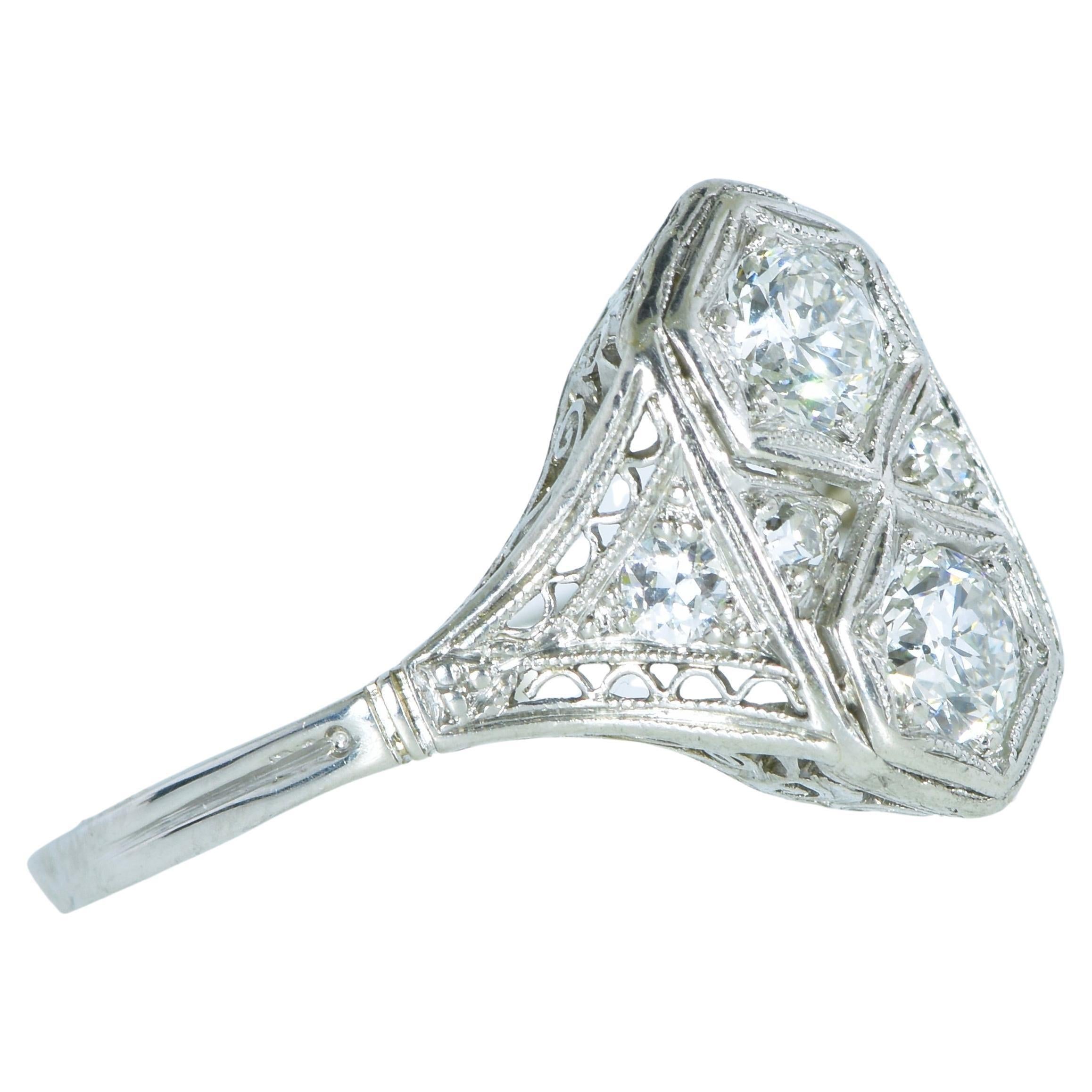 Bague édouardienne ancienne en platine et diamants, vers 1915. Pour femmes en vente
