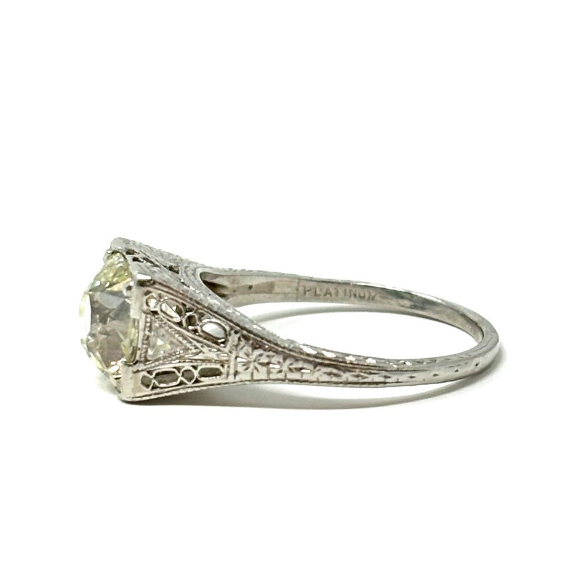 Women's or Men's Antique Edwardian Platinum and Diamond Solitaire Engagement Ring, 1900-1910 For Sale