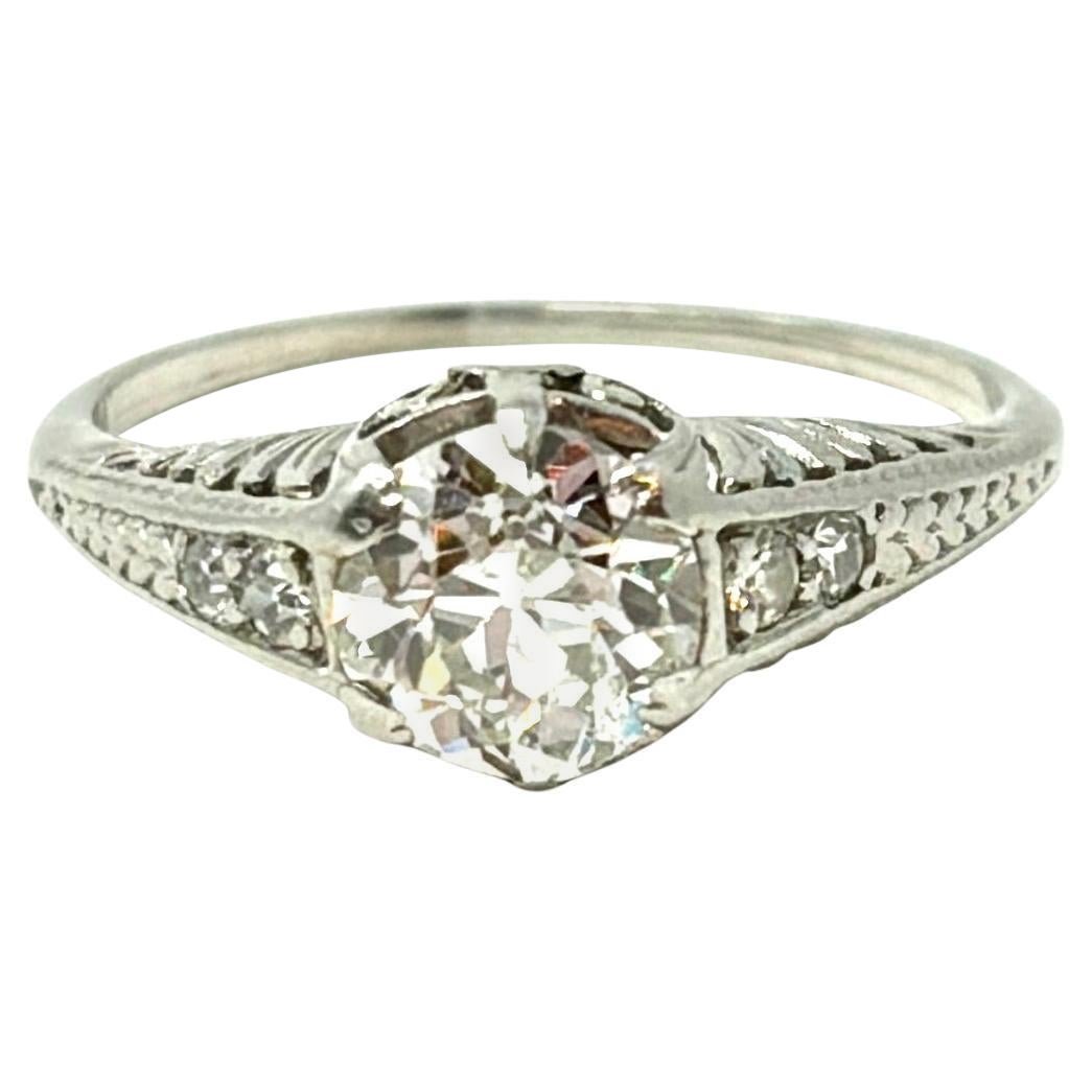 Antiker edwardianischer Solitär-Ring aus Platin und Diamant im Angebot