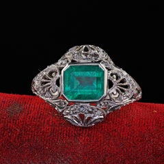 Antique Edwardian Platinum Colombian Emerald Diamond Filigree Engagement Ring