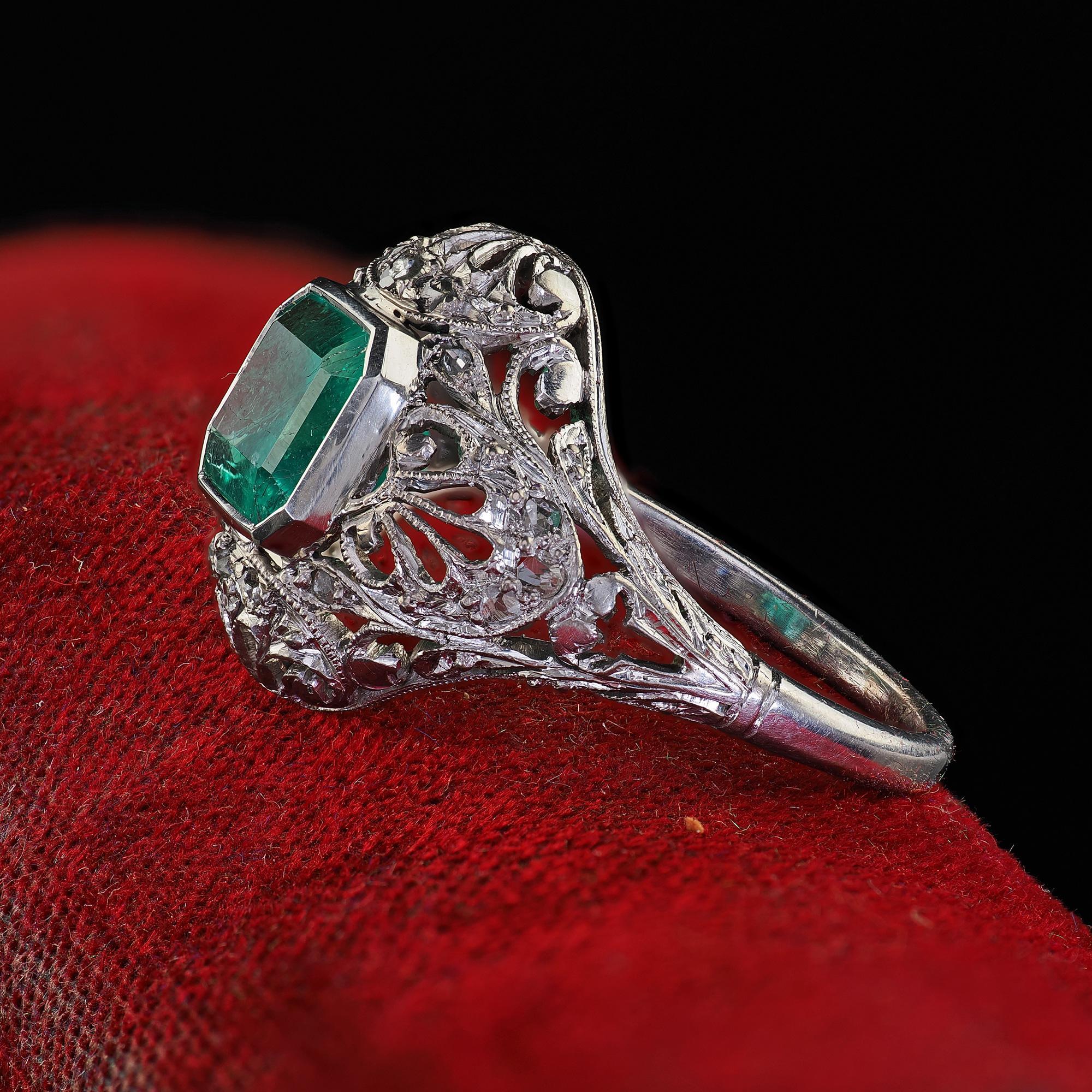 Women's Antique Edwardian Platinum Colombian Emerald Diamond Filigree Engagement Ring For Sale