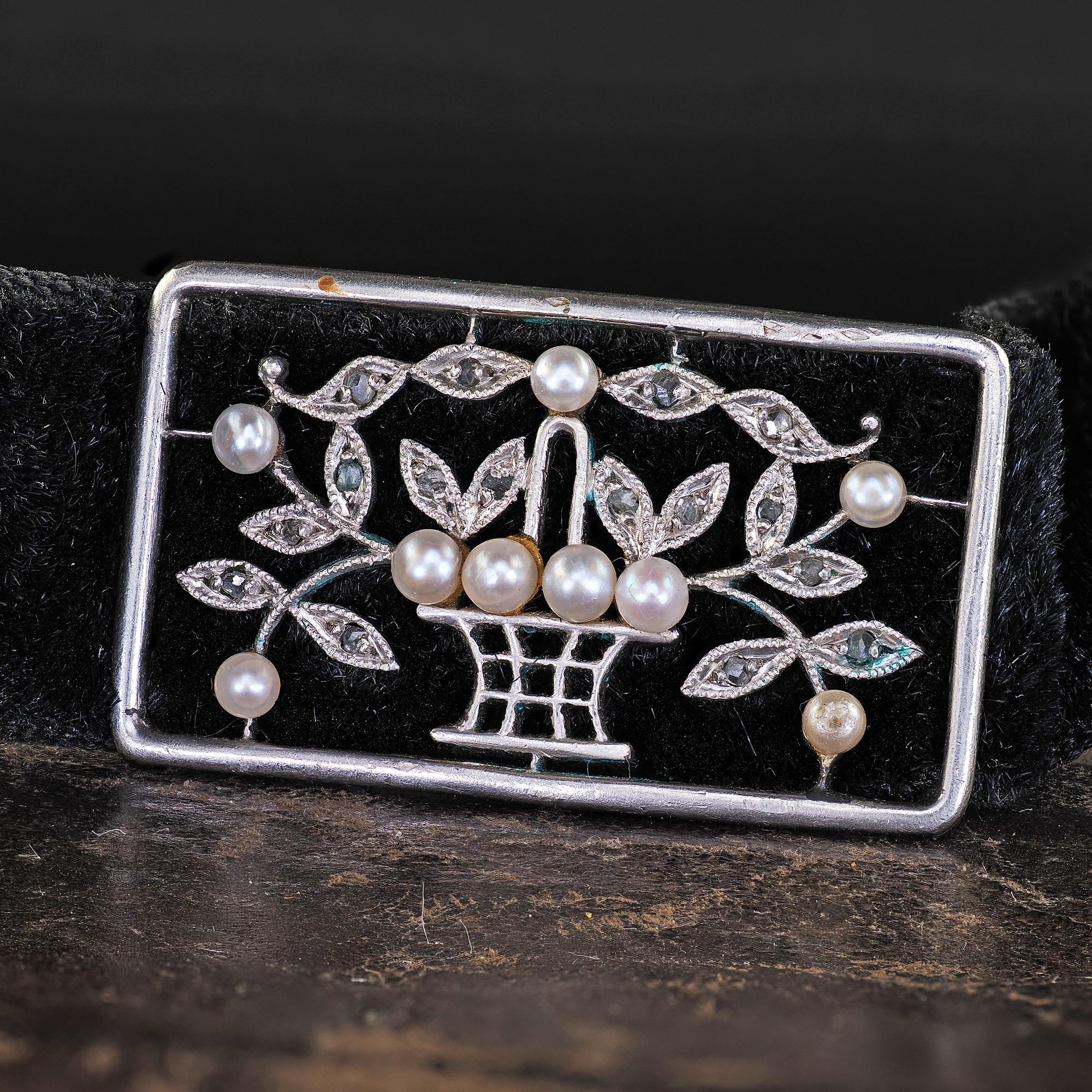 Antike Edwardian Platin Diamant und Perle Floral Choker Samt Halskette (Einfacher Schliff) im Angebot