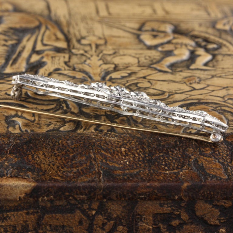 Antique Edwardian Platinum and Diamond Bar Brooch In Good Condition For Sale In Great Neck, NY
