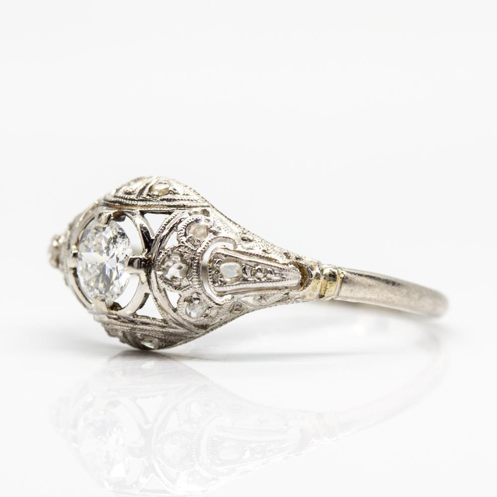 Antique Edwardian Platinum Diamond Engagement Ring In Excellent Condition In Miami, FL
