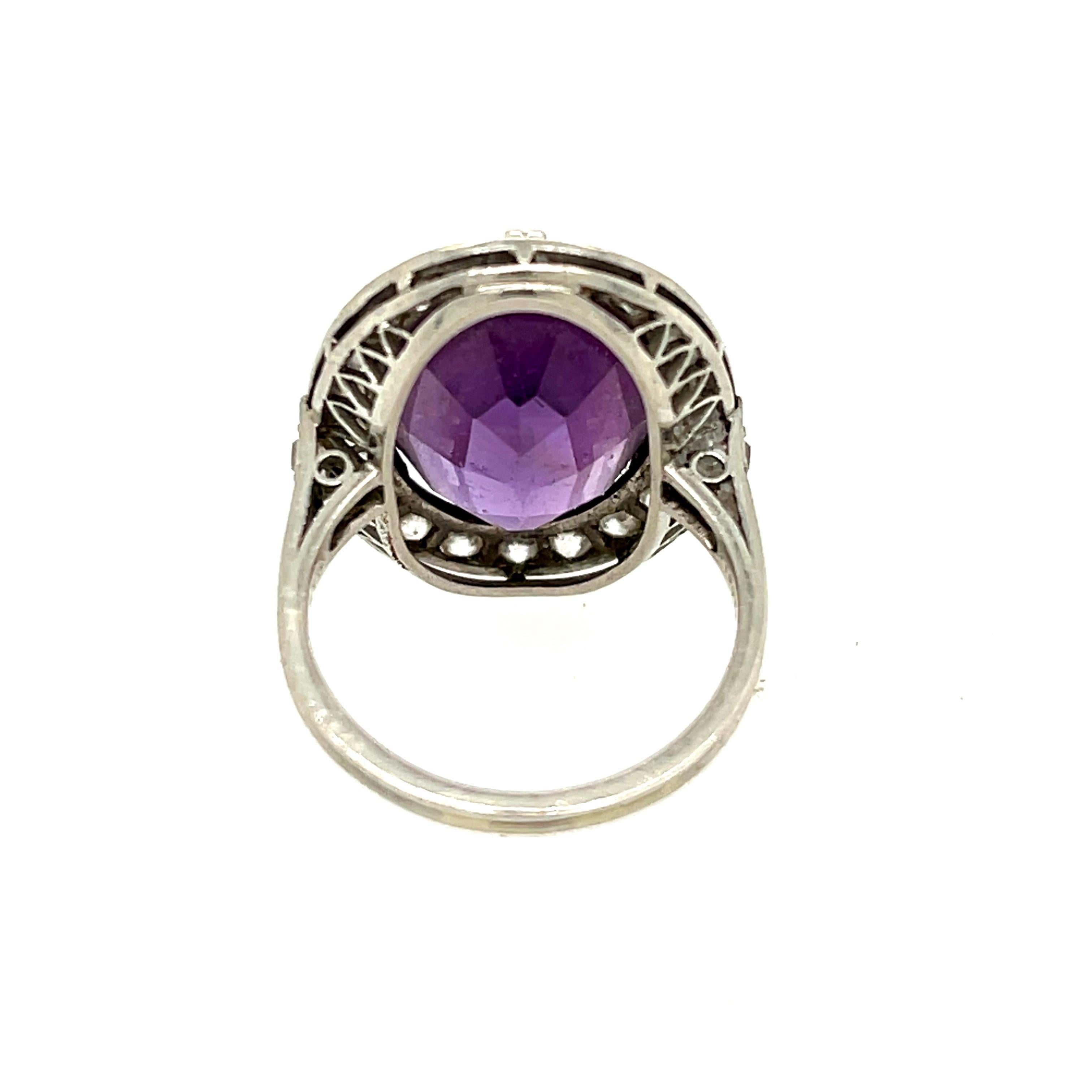 Antique Edwardian Platinum Diamond Oval Amethyst Ring In Good Condition For Sale In New York, NY