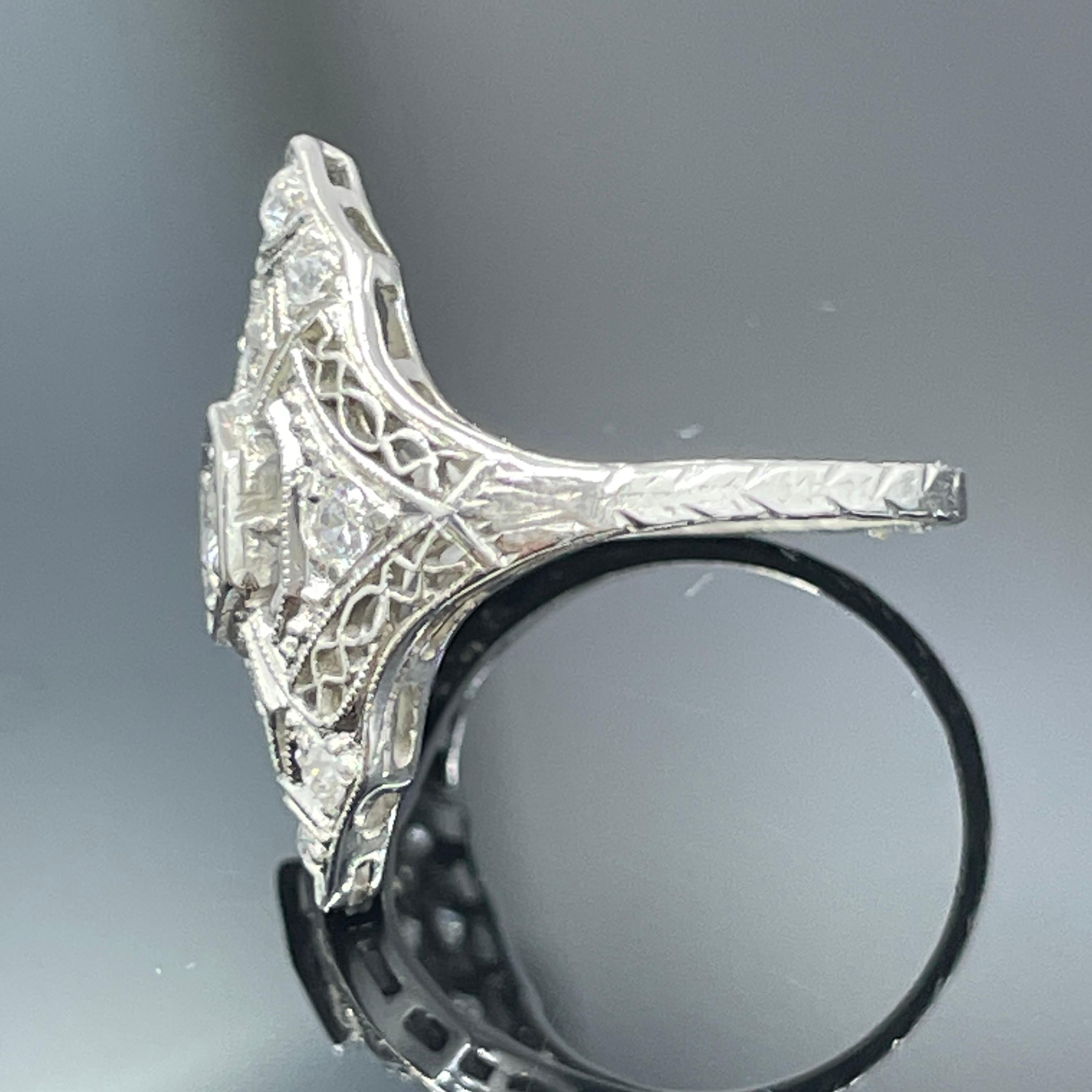 Antique Edwardian Platinum Filigree Diamond Ring In Excellent Condition For Sale In Orlando, FL