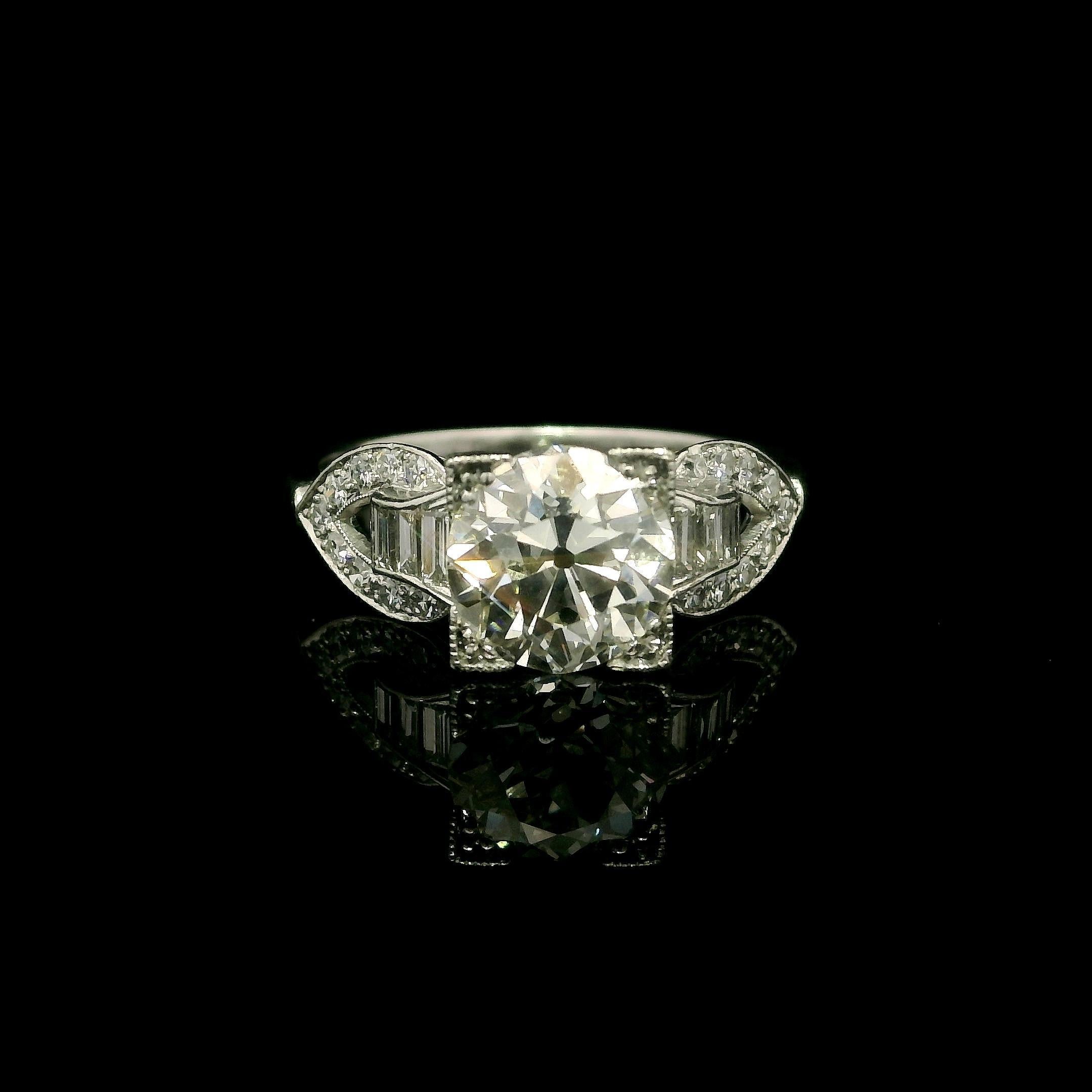 Bague de fiançailles ancienne de style édouardien en platine GIA 2.09ctw Old Diamond Buckle Sides en vente 5