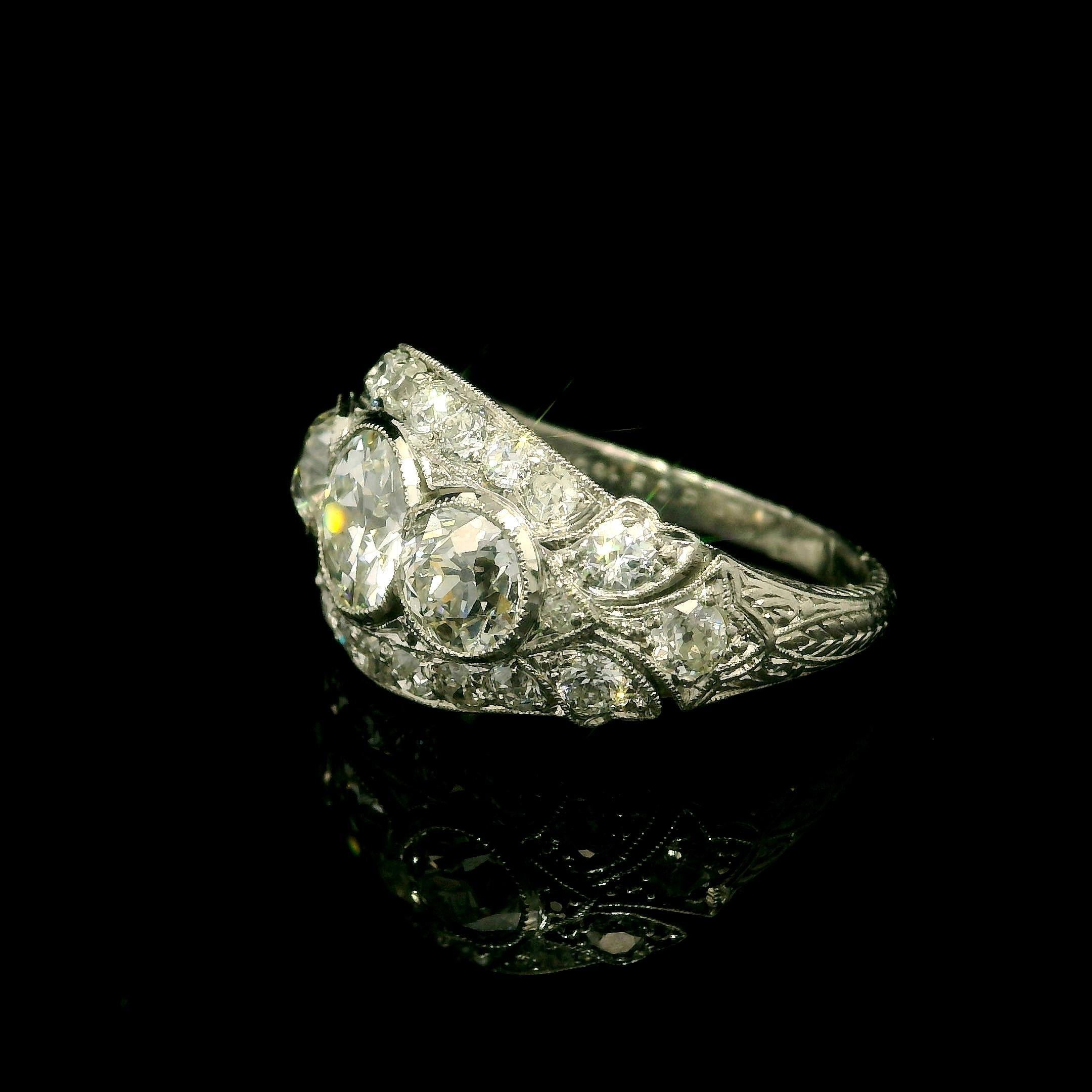 Antico anello edoardiano in platino GIA 2,79ctw Old Bezel Diamond Engraved Wide Band Ring in vendita 4