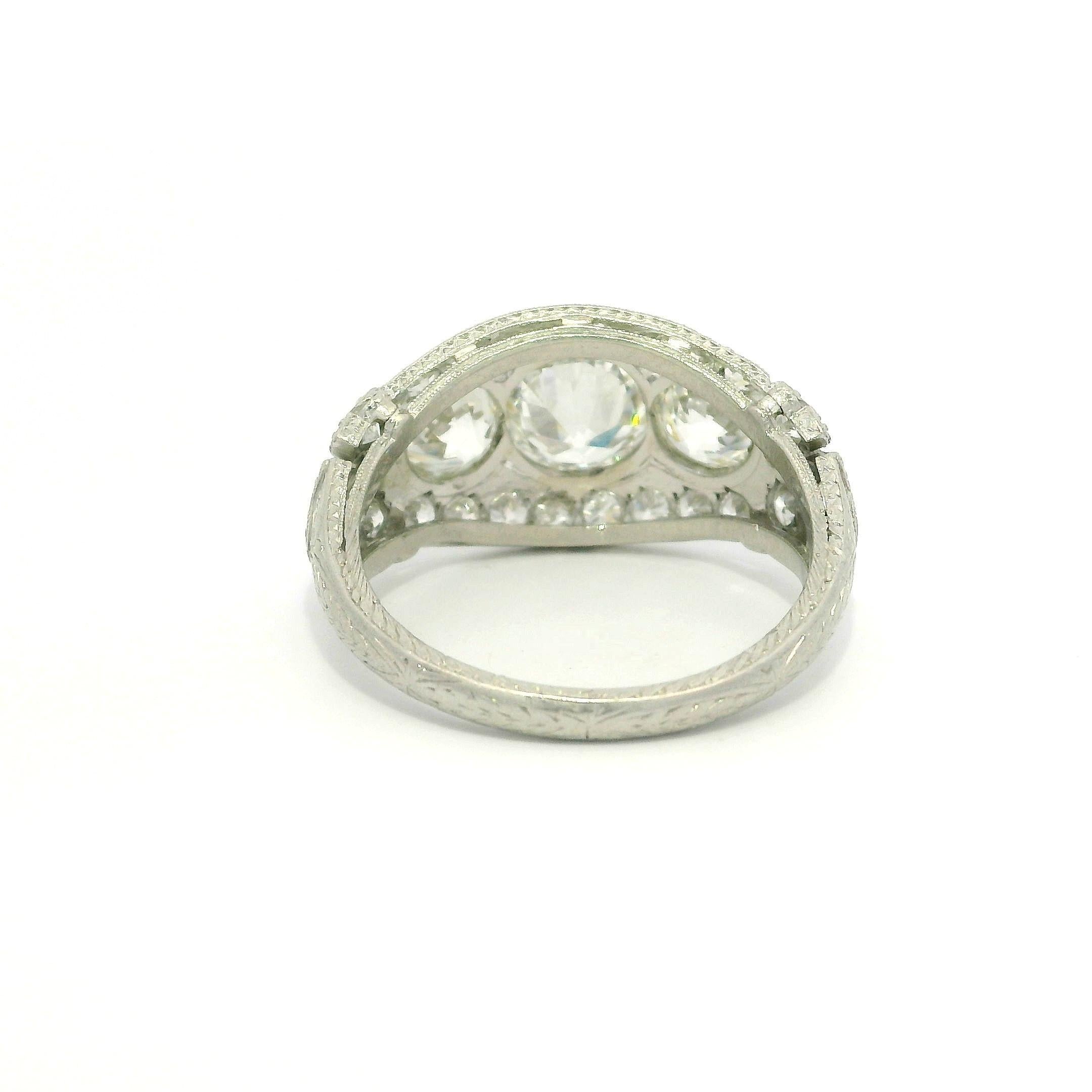 Antico anello edoardiano in platino GIA 2,79ctw Old Bezel Diamond Engraved Wide Band Ring in vendita 6