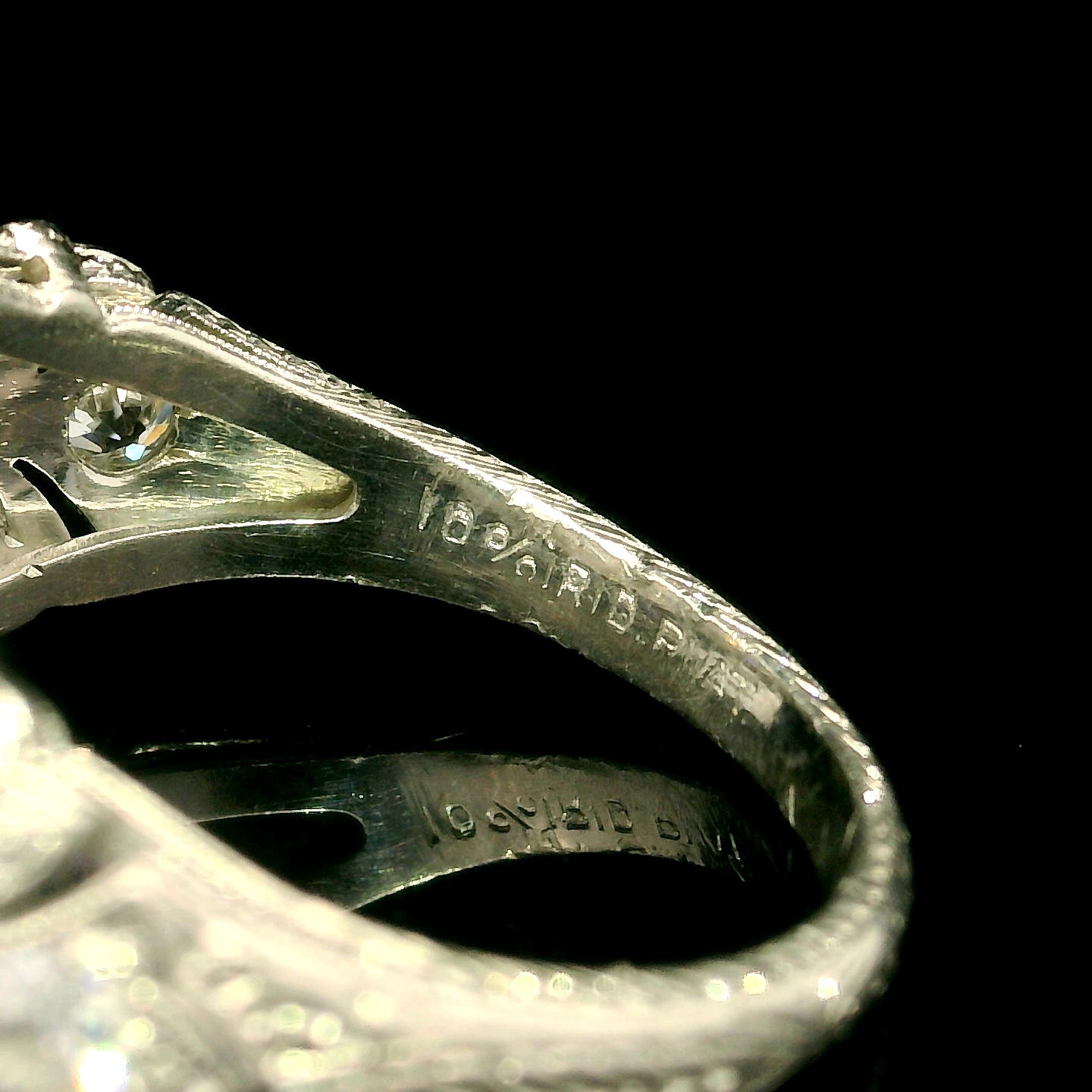 Edoardiano Antico anello edoardiano in platino GIA 2,79ctw Old Bezel Diamond Engraved Wide Band Ring in vendita