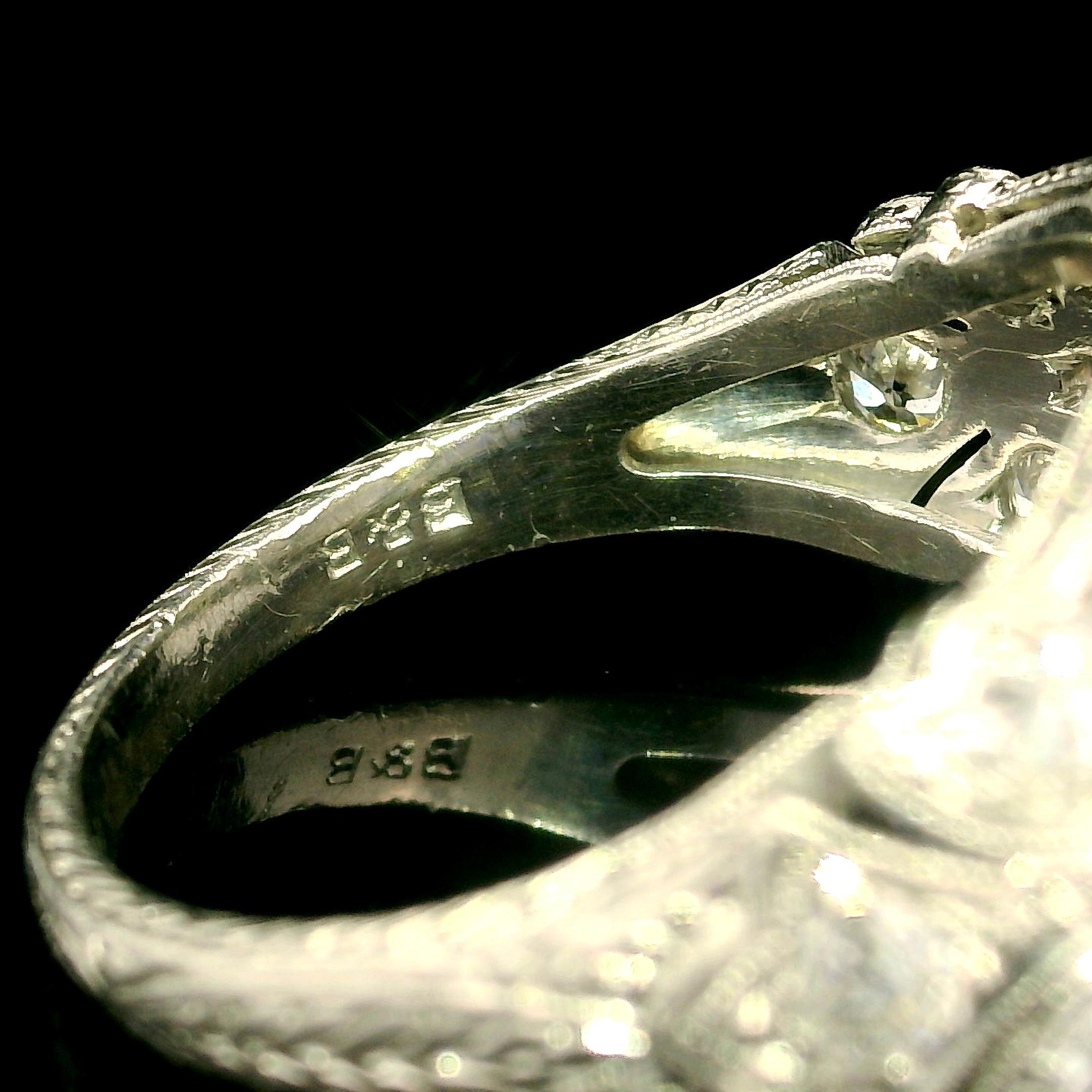 Taglio antico europeo Antico anello edoardiano in platino GIA 2,79ctw Old Bezel Diamond Engraved Wide Band Ring in vendita