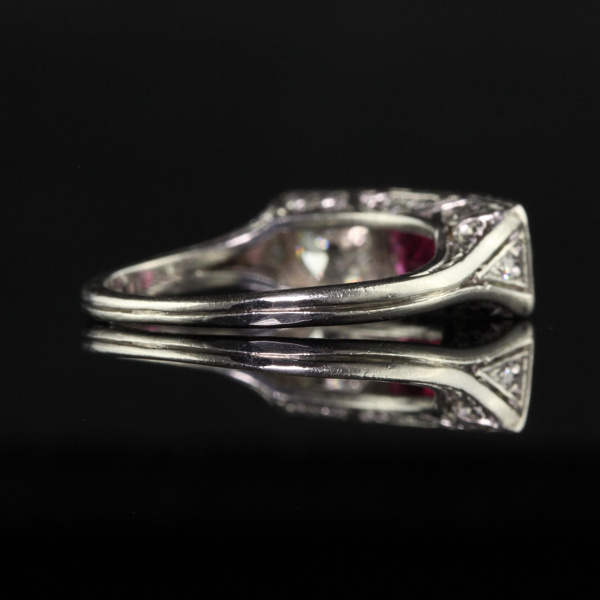 Antiguo anillo eduardiano de platino, rubí de mina antigua y tres diamantes en venta 1