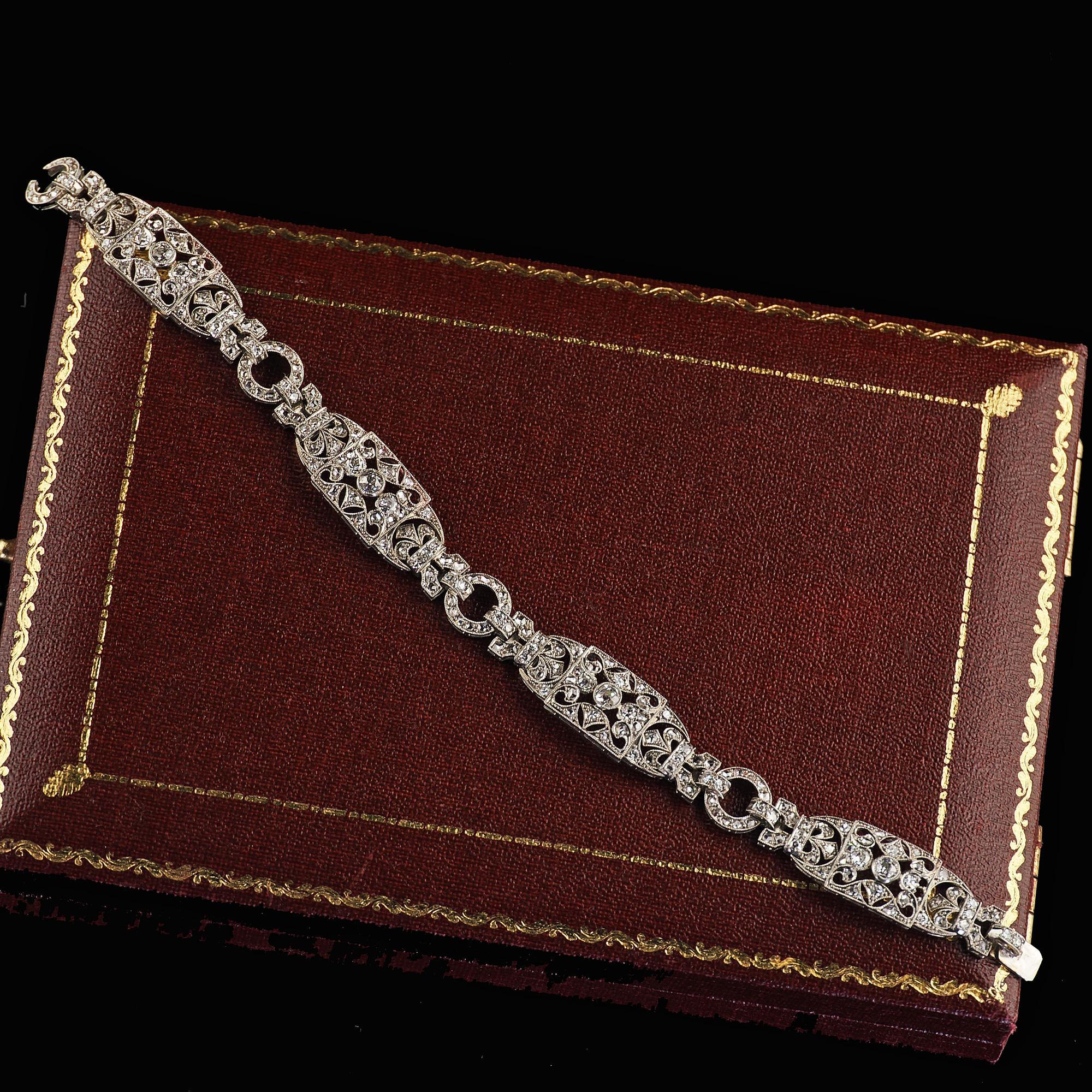 Bracelet édouardien ancien à maillons filigranes en platine avec diamants taille ancienne en vente 4