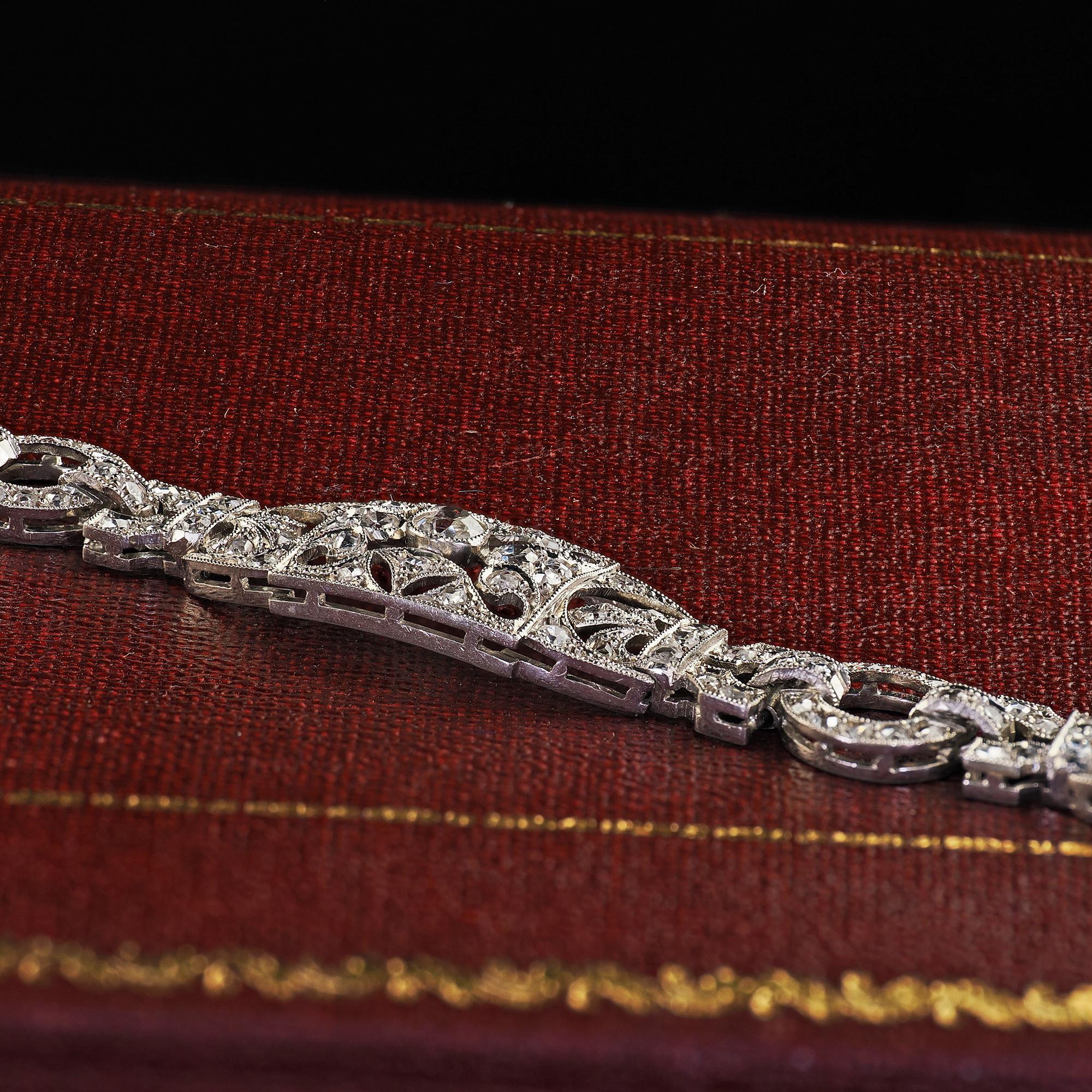 Bracelet édouardien ancien à maillons filigranes en platine avec diamants taille ancienne en vente 2