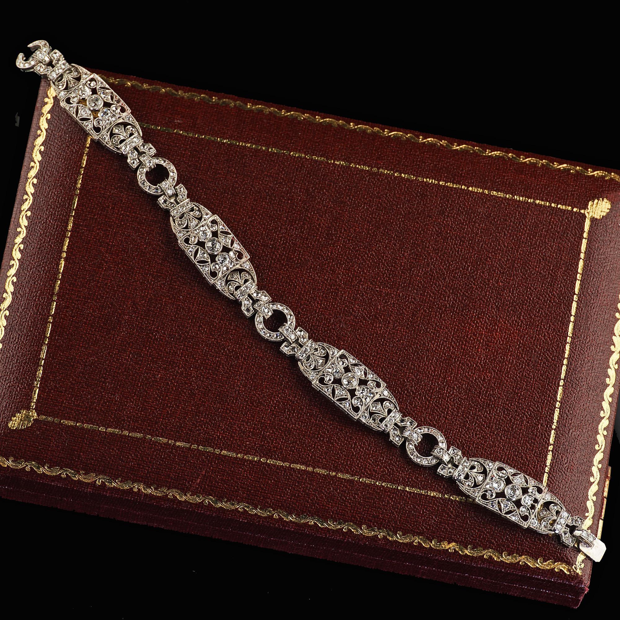 Bracelet édouardien ancien à maillons filigranes en platine avec diamants taille ancienne en vente 3