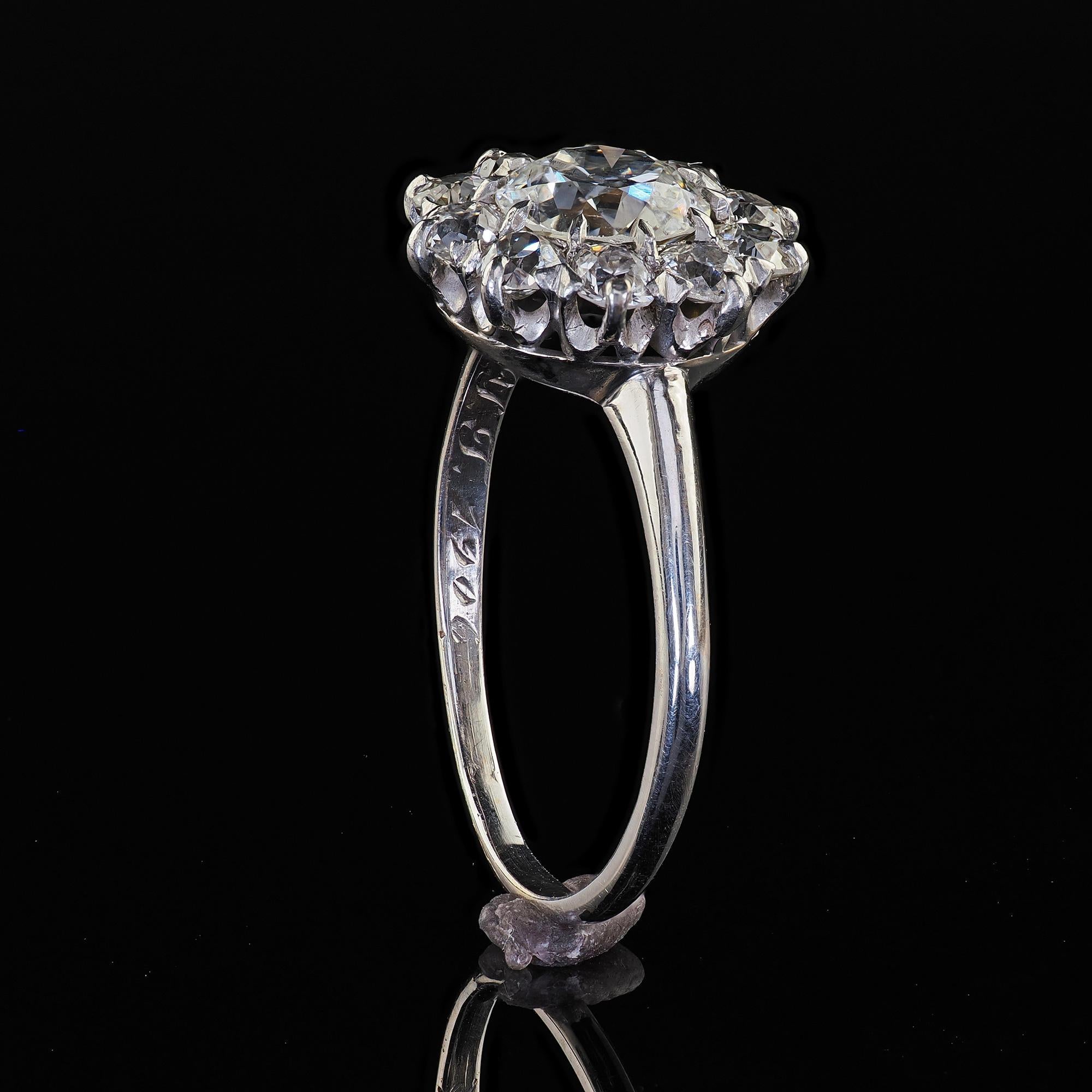 Bague de fiançailles édouardienne ancienne en platine avec halo de diamants taille européenne ancienne - GIA en vente 4