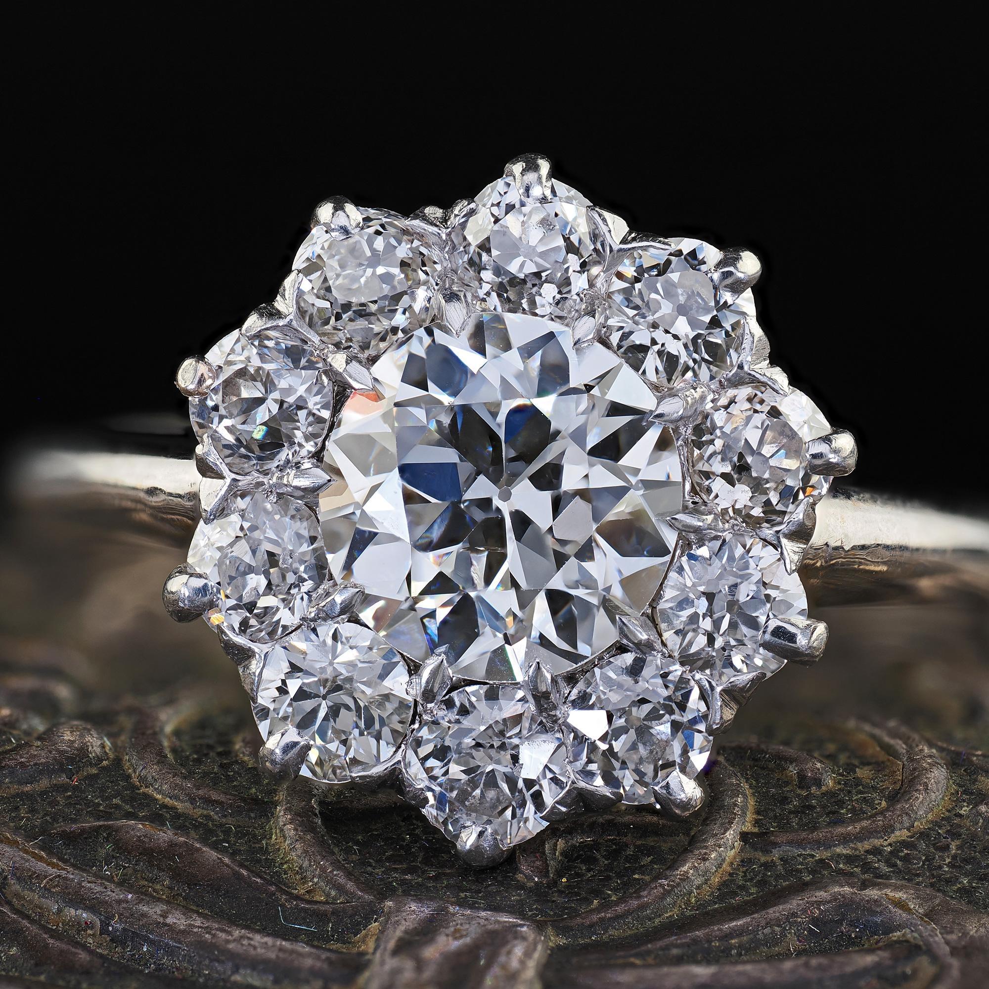Bague de fiançailles édouardienne ancienne en platine avec halo de diamants taille européenne ancienne - GIA Pour femmes en vente