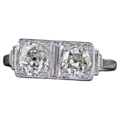 Antico anello edoardiano in platino con diamanti Old Mine e Baguette Toi et Moi