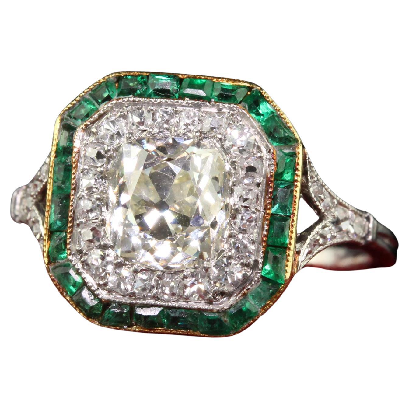 Antiker edwardianischer Platin-Verlobungsring mit Diamant und Smaragd im alten Minenschliff im Angebot