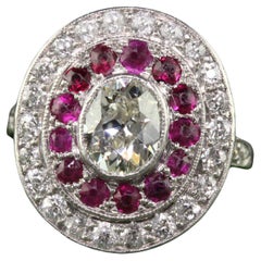 Antiker edwardianischer Verlobungsring aus Platin mit ovalem Diamant und Rubin im alten Minenschliff