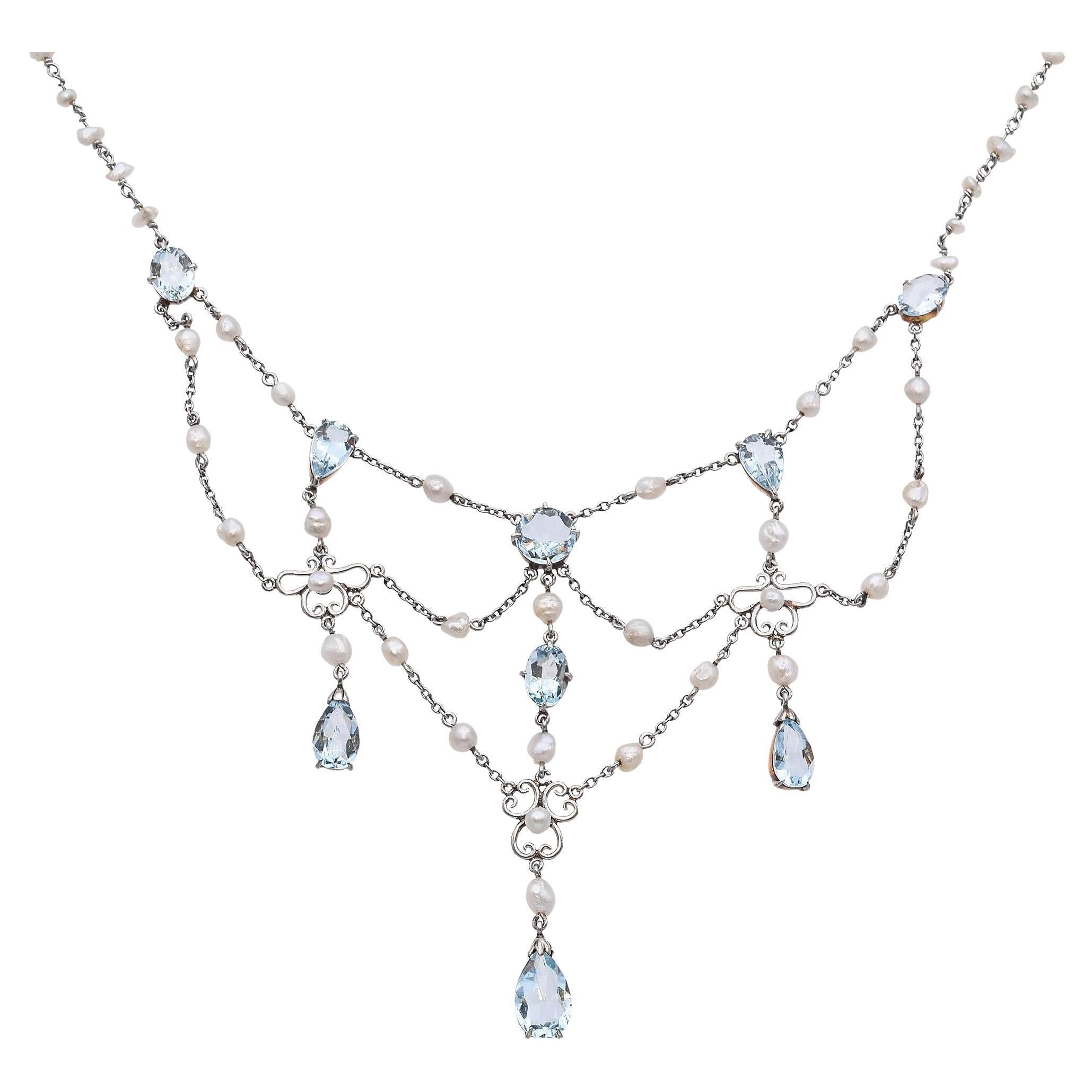Antiguo collar eduardiano de platino con festón de perlas y aguamarinas