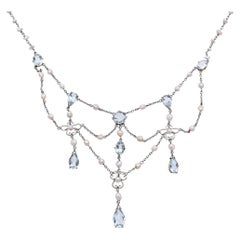 Antiguo collar eduardiano de platino con festón de perlas y aguamarinas
