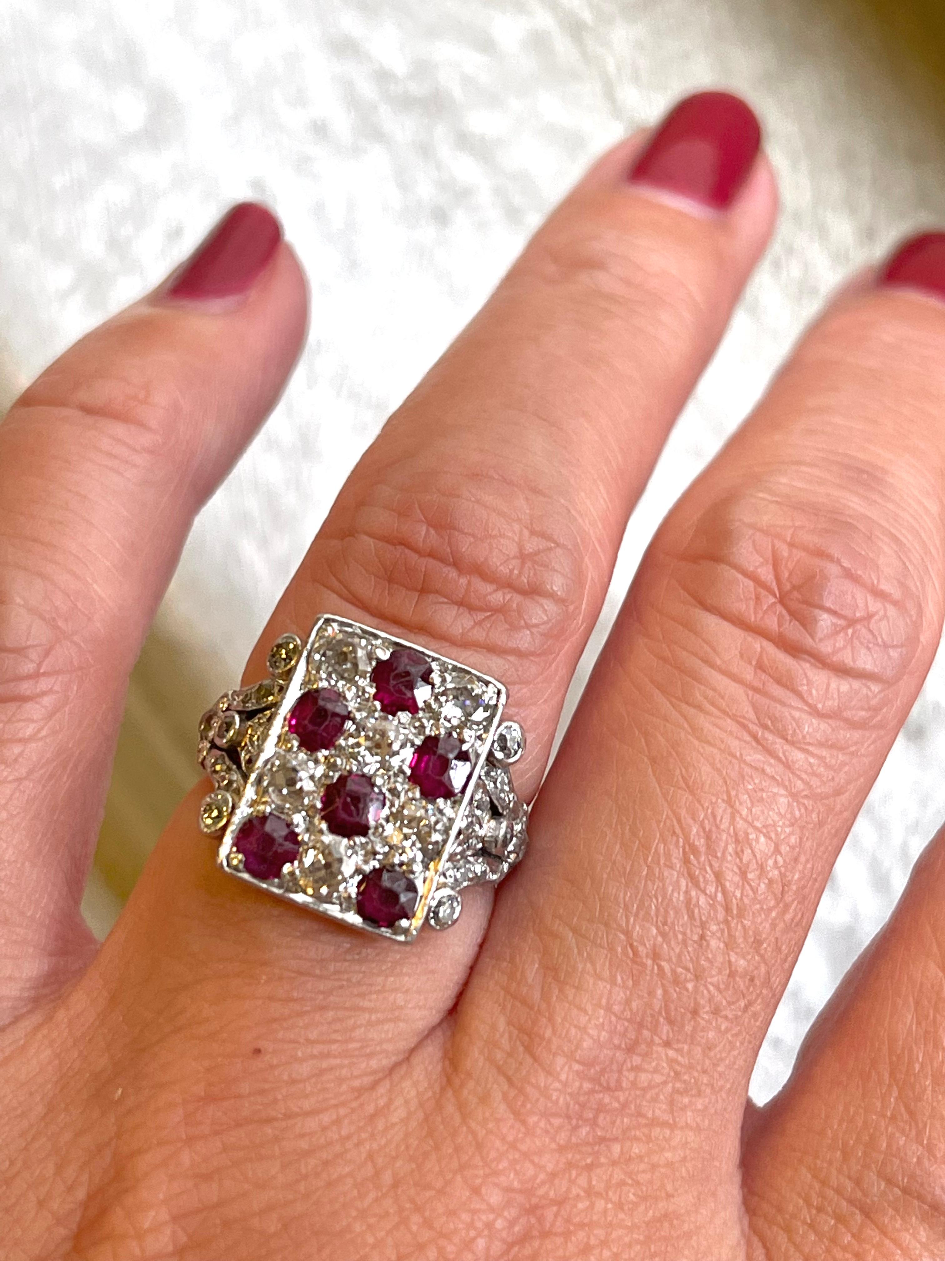 Antique Edwardian Platinum Topped Gold Ruby Diamond Checkerboard Ring In Good Condition For Sale In New York, NY