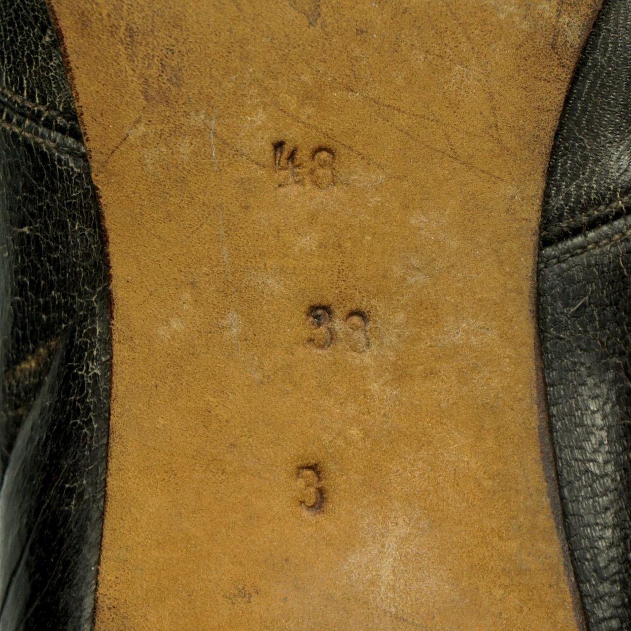 Antique Edwardian Pointed Black Leather Beaded Strap Low Heeled Shoes (Chaussures à talons bas en cuir perlé) en vente 3