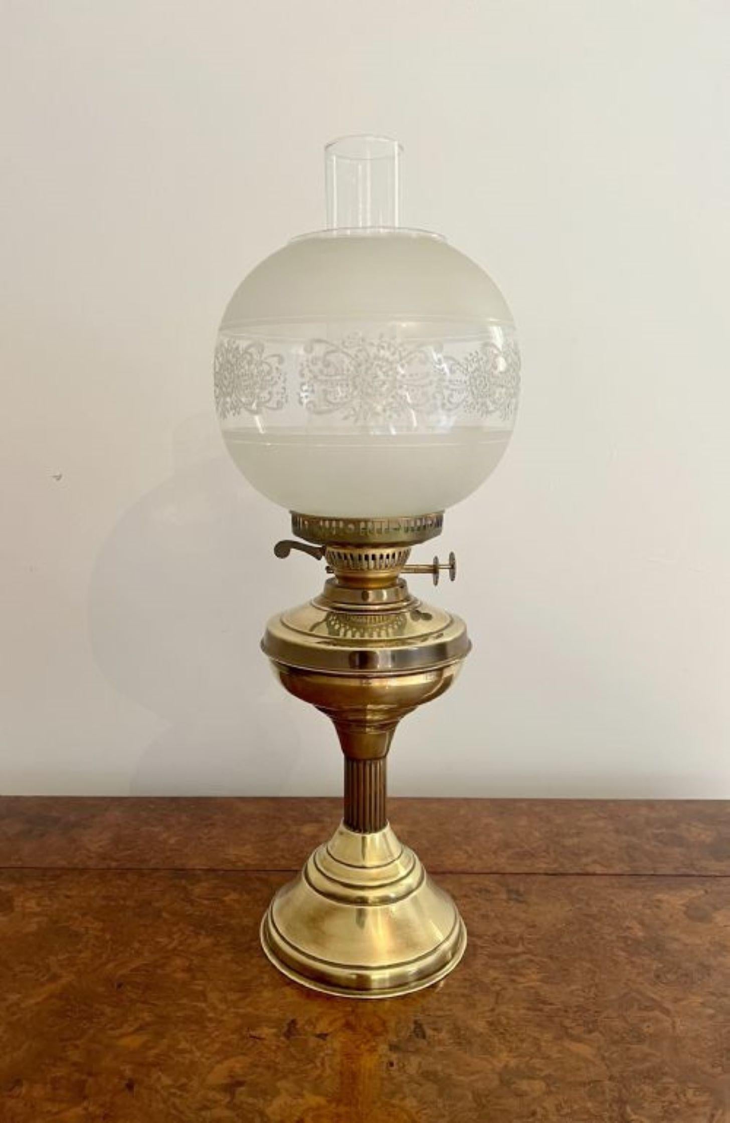 Antique Edwardian quality brass and glass oil lamp In Good Condition For Sale In Ipswich, GB