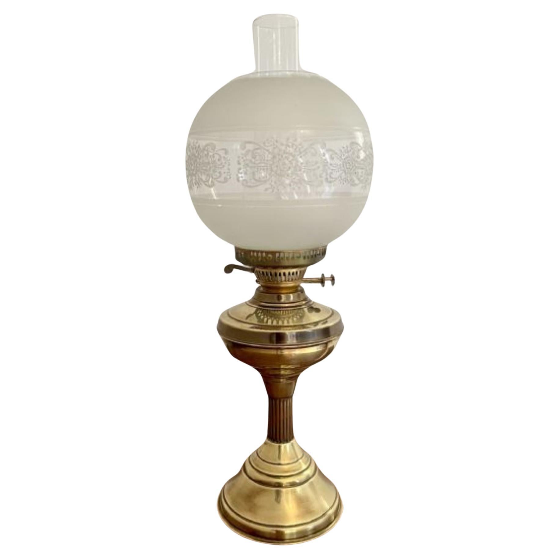 Antique Edwardian quality brass and glass oil lamp For Sale
