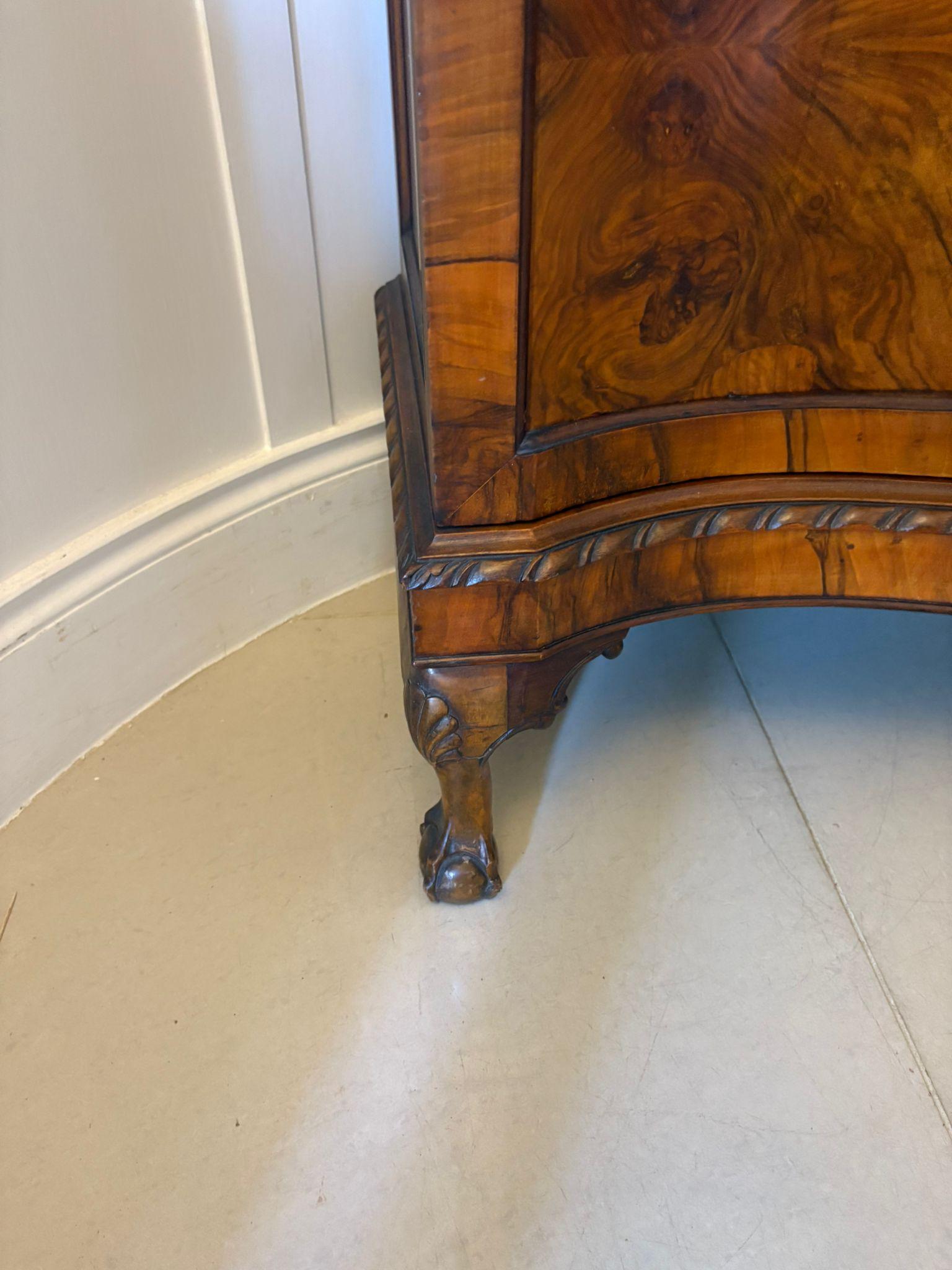 Ancienne vitrine en ronce de noyer de qualité édouardienne en vente 4