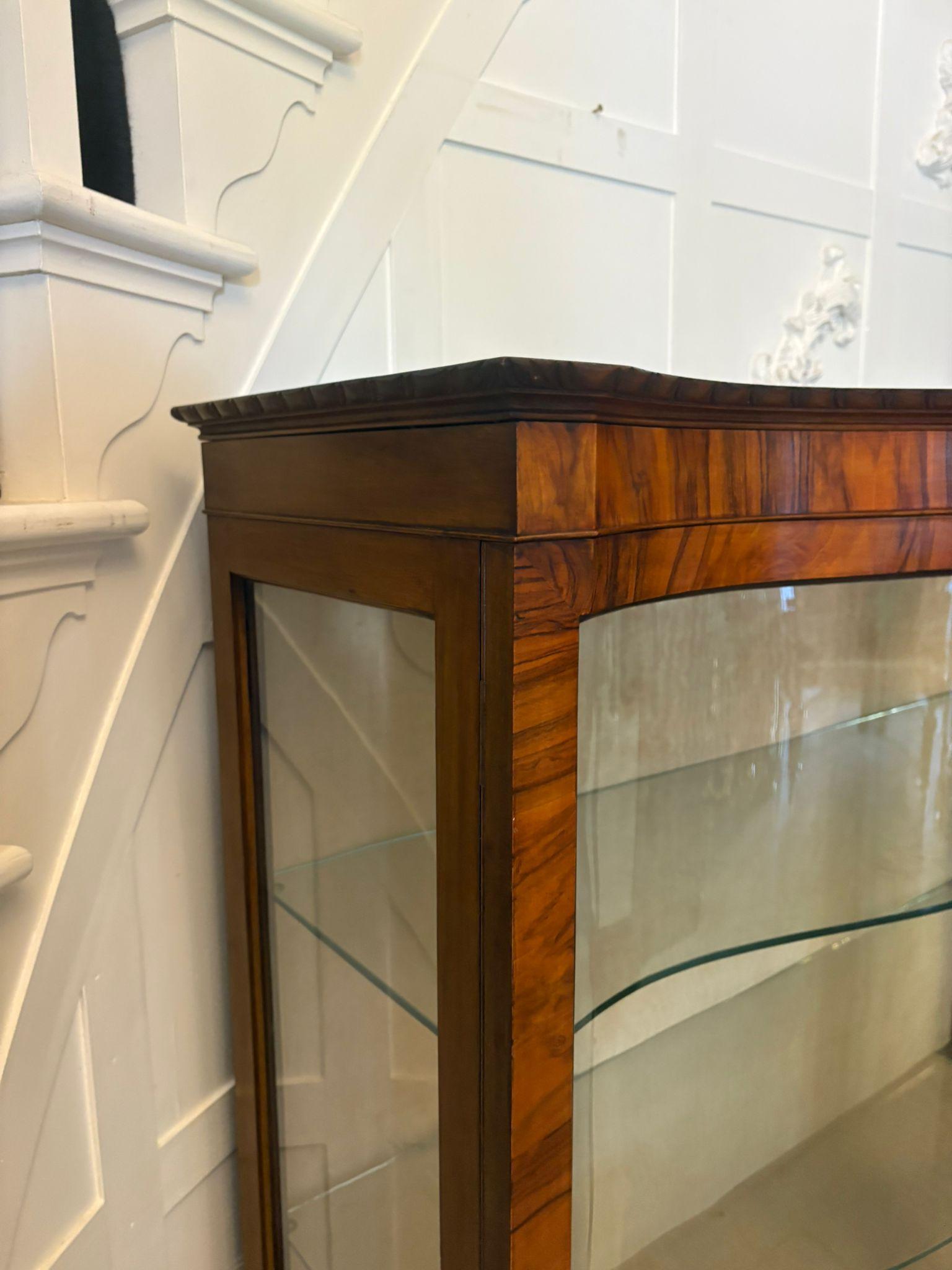Ancienne vitrine en ronce de noyer de qualité édouardienne en vente 7