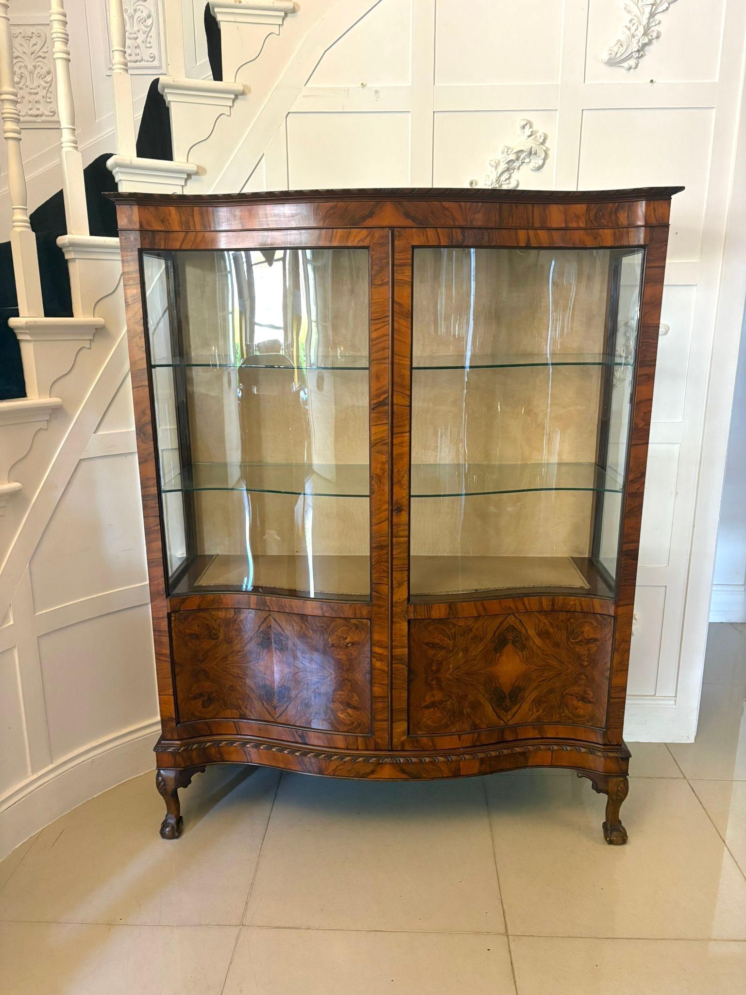 Ancienne vitrine en ronce de noyer de qualité édouardienne Bon état - En vente à Suffolk, GB