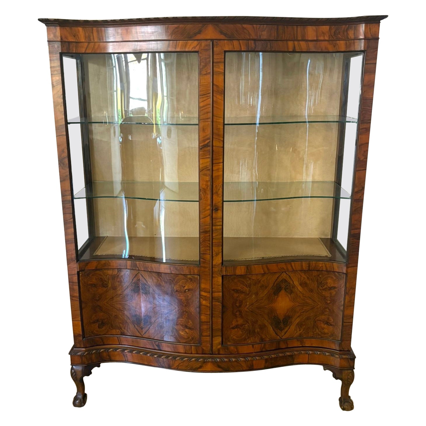 Ancienne vitrine en ronce de noyer de qualité édouardienne en vente