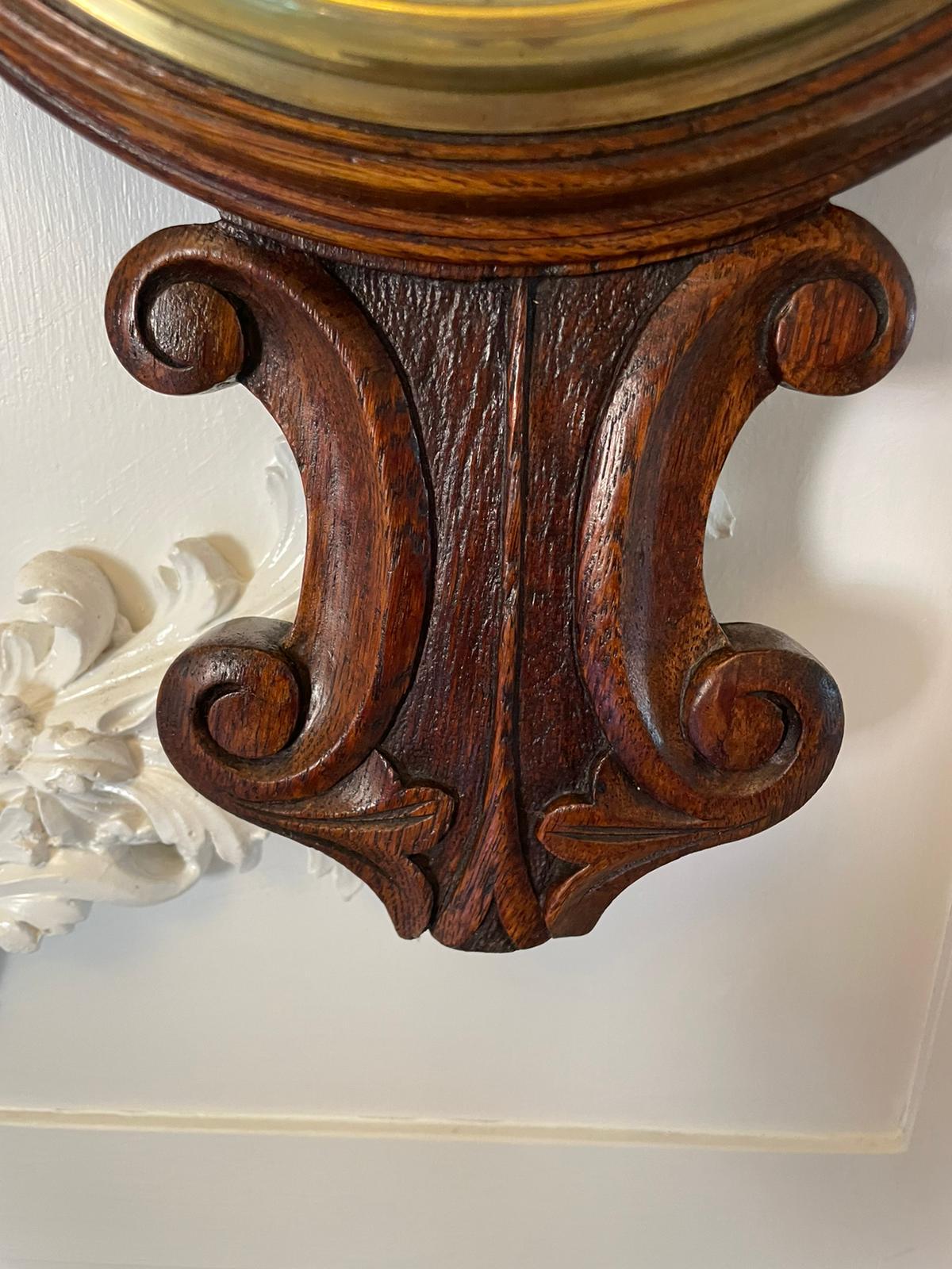 Antique Edwardian quality carved oak banjo barometer having a quality carved oak shaped banjo barometer with a circular porcelain dial with original hands brass bezel and a thermometer.

In lovely original condition and in good working order.

H