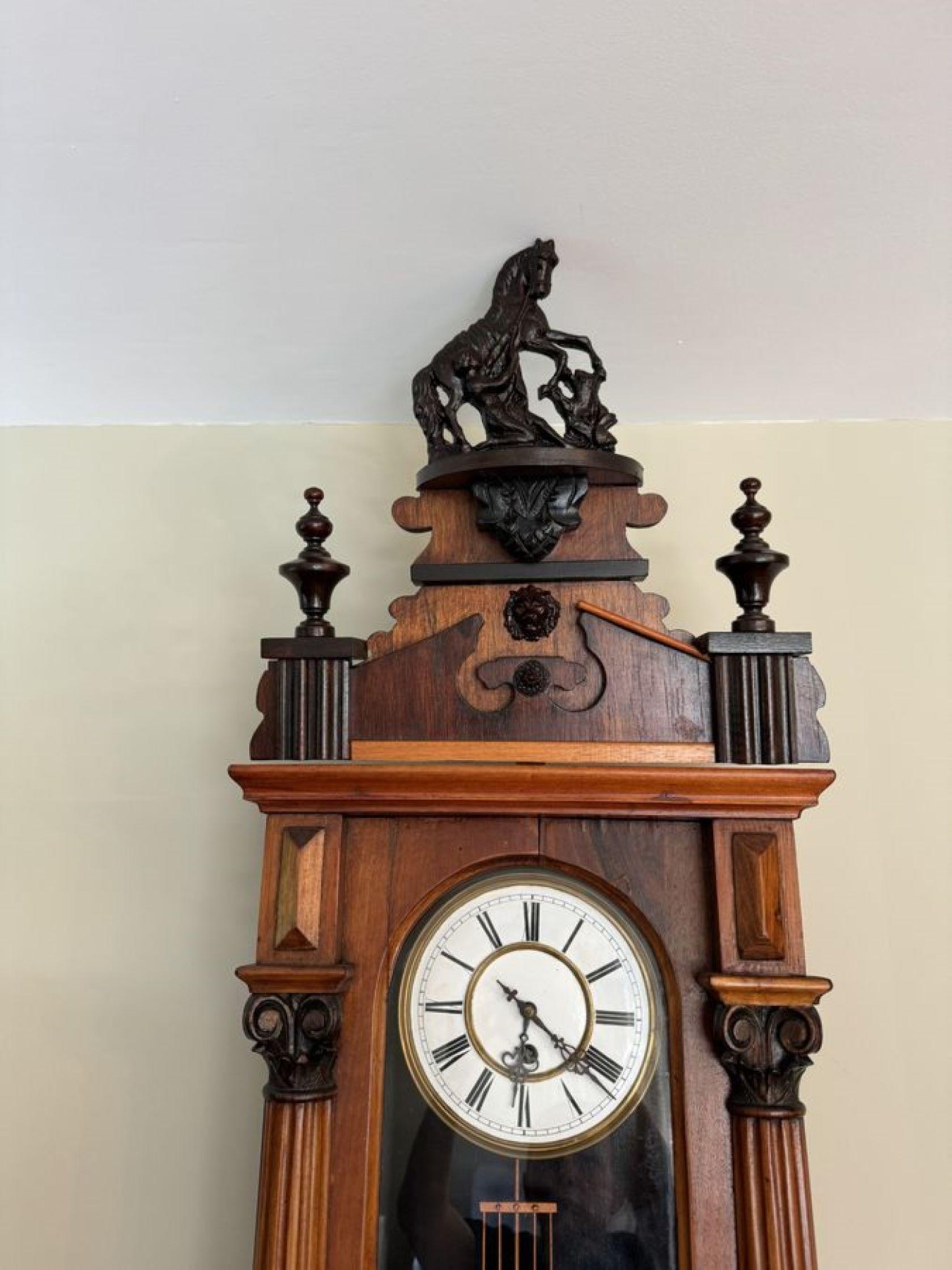 Antiguo reloj de pared vienés de nogal tallado de calidad eduardiana en Bueno estado para la venta en Ipswich, GB