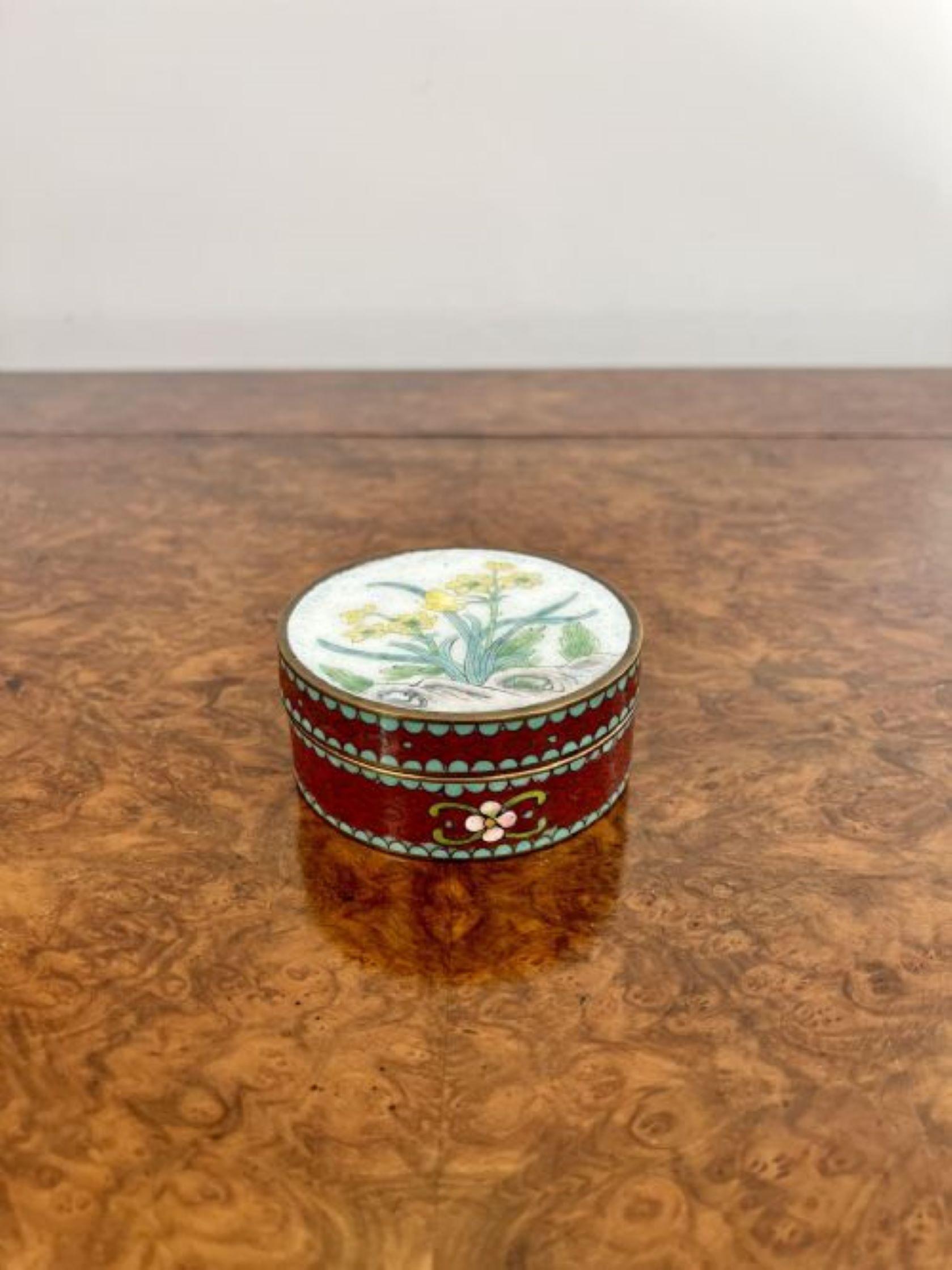 Antique Edwardian quality Chinese cloisonné circular trinket box having a quality antique Edwardian Chinese cloisonné circular trinket box with a lift off lid decorated with yellow flowers and green leaves.