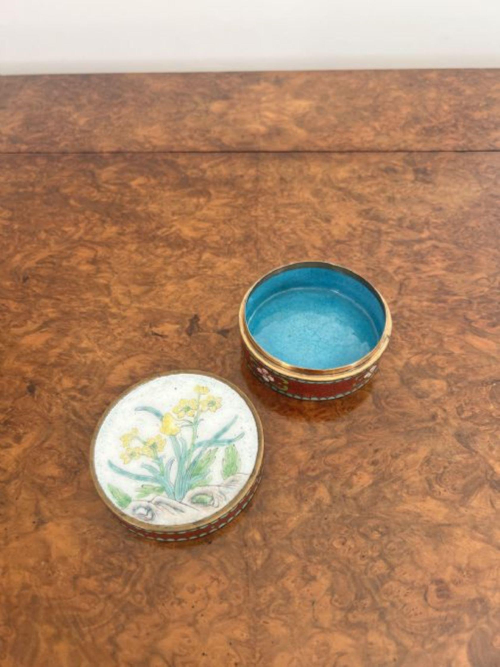 Antique Edwardian quality Chinese cloisonné circular trinket box  In Good Condition For Sale In Ipswich, GB