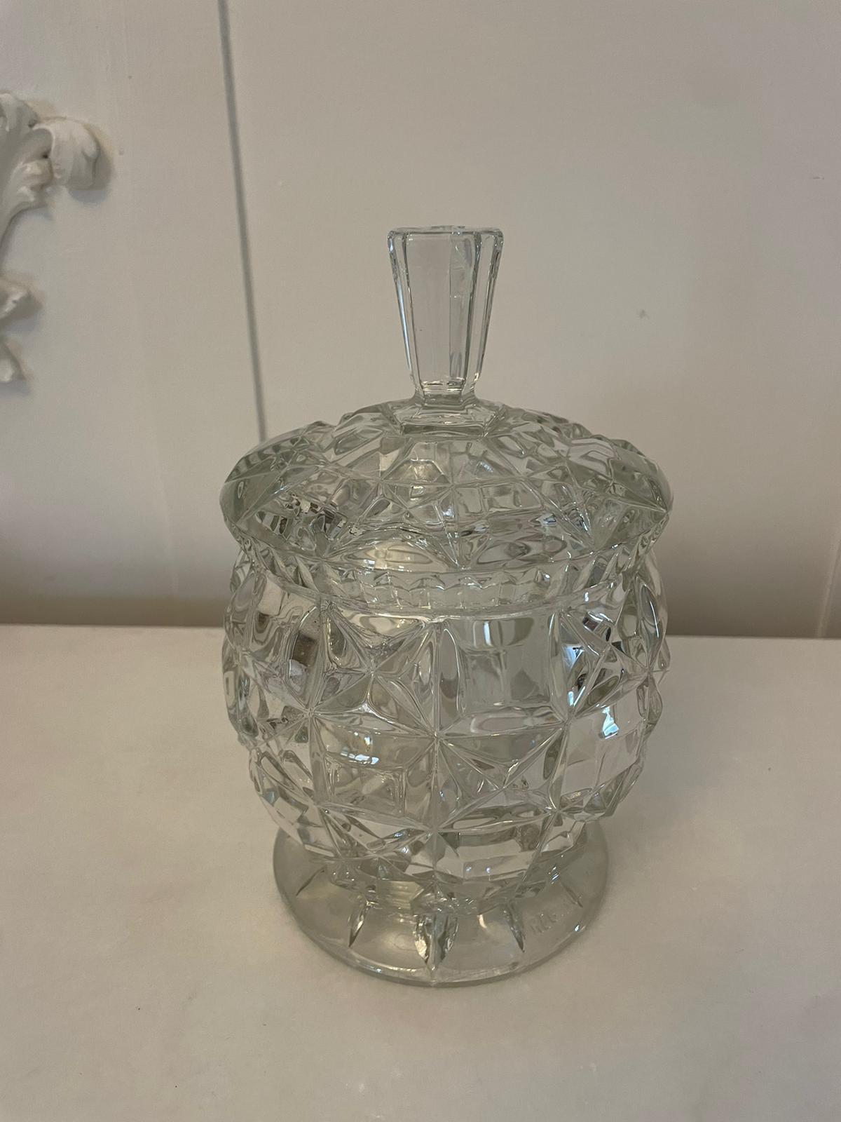 Antique Edwardian quality cut glass biscuit barrel having a quality cut glass biscuit barrel with the original lift off lid. Small chip to the inside of the lid which is not evident from the outside.

Dimensions:
Height 21 cm (8.26 in)
Width 14