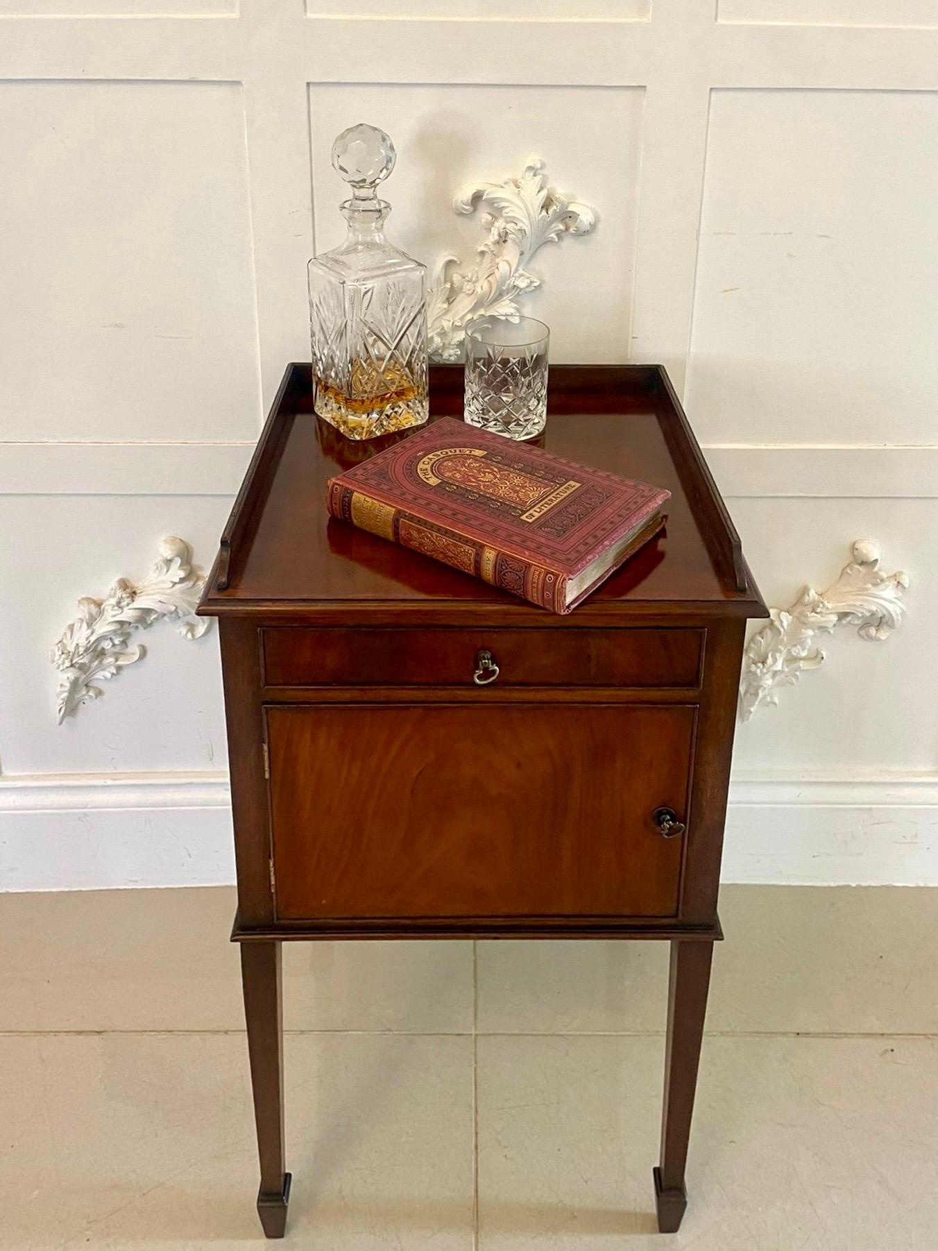 Antique Edwardian Quality Figured Mahogany Bedside Cabinet  In Good Condition For Sale In Suffolk, GB