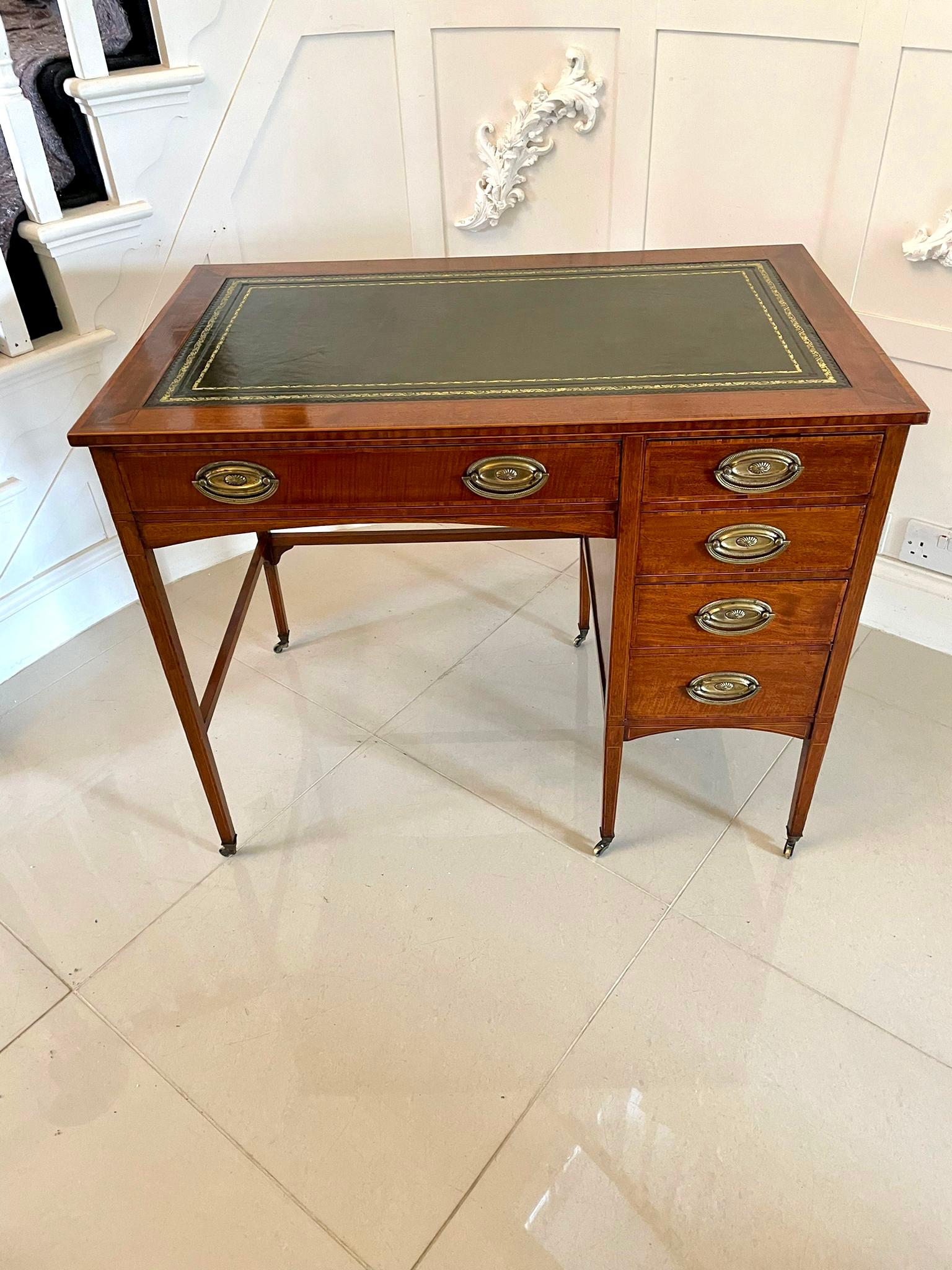 Antique Edwardian quality freestanding mahogany inlaid pedestal desk having a quality attractive mahogany inlaid satinwood crossbanded top with a green leather writing surface above one long drawer and four smaller drawers crossbanded in satinwood