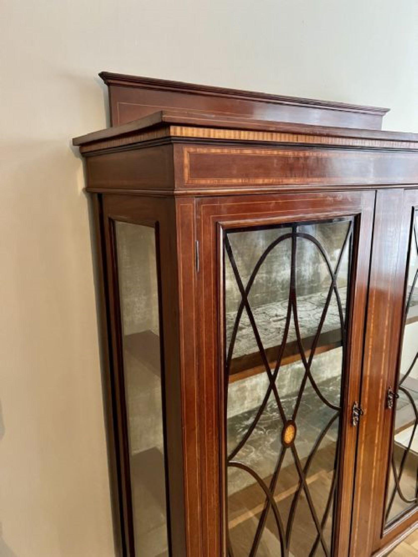 Antique Edwardian quality inlaid mahogany display cabinet  In Good Condition For Sale In Ipswich, GB